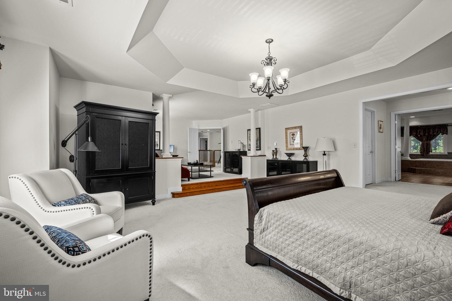 9010 Labrador Ln