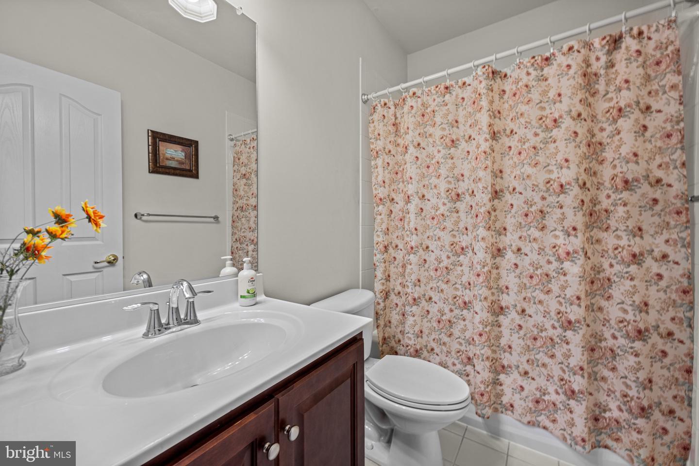 9010 Labrador Ln