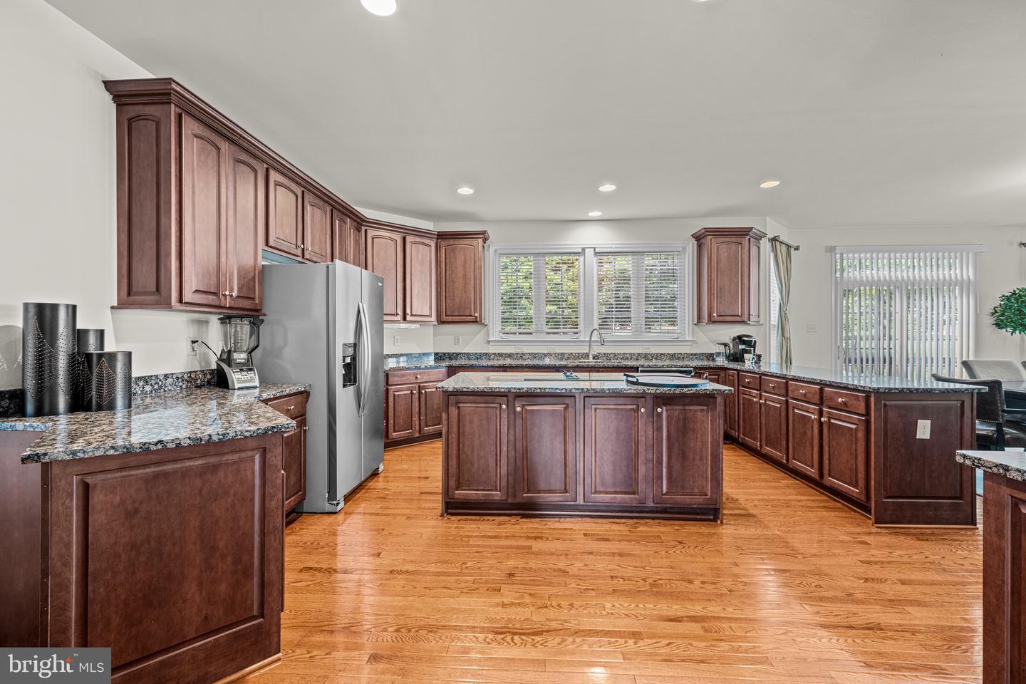 9010 Labrador Ln