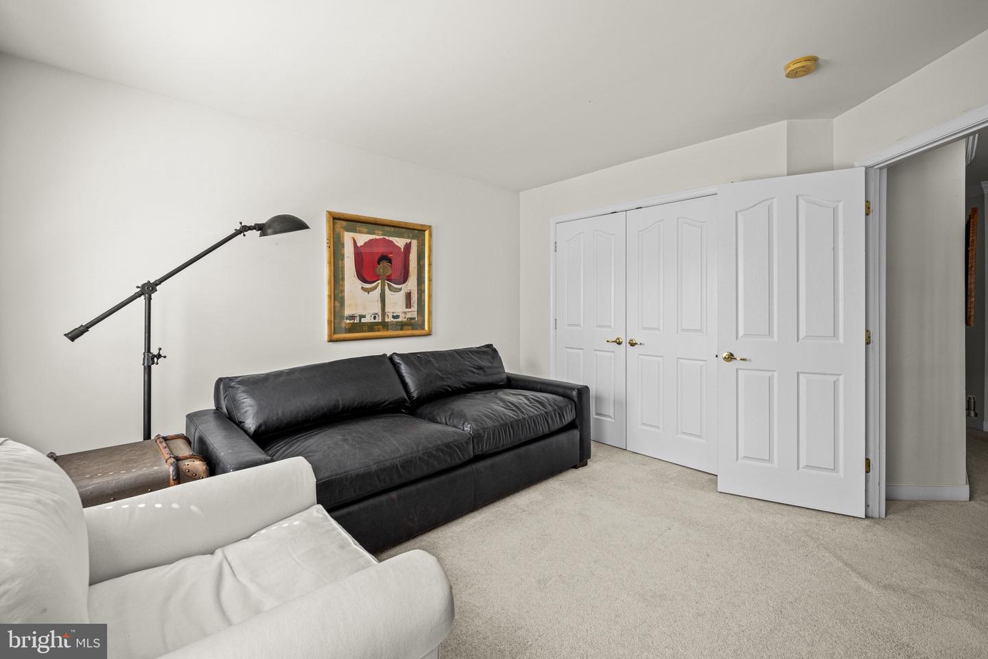 9010 Labrador Ln
