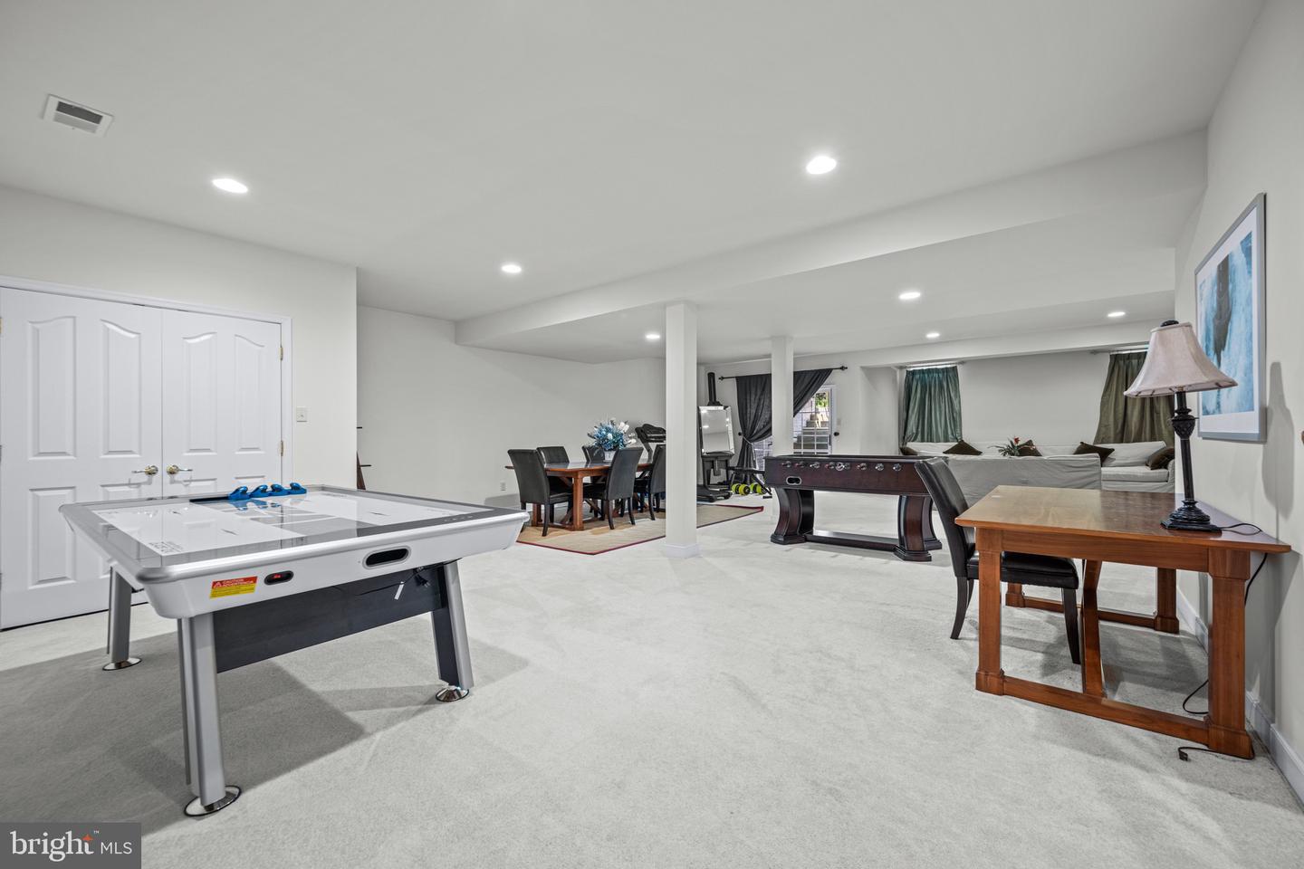 9010 Labrador Ln