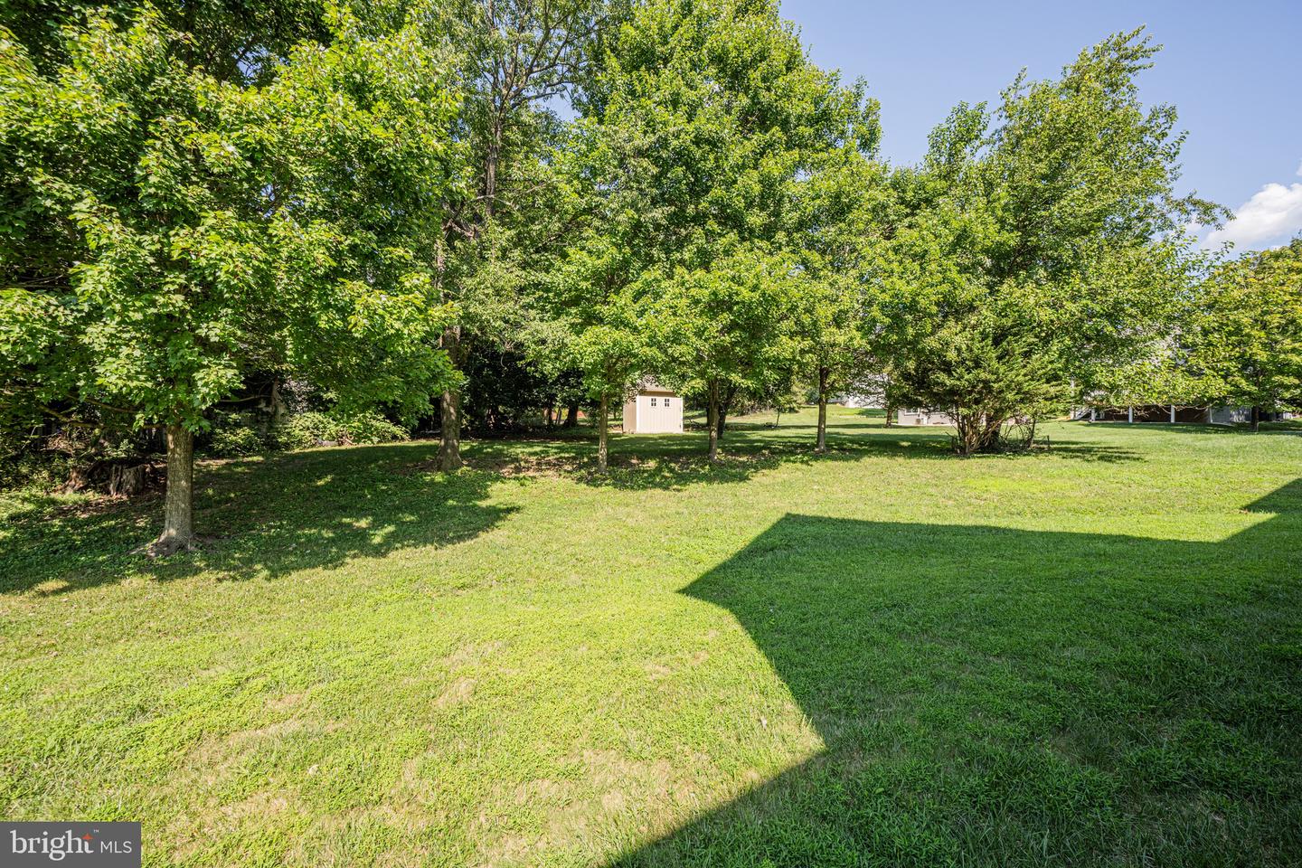 9010 Labrador Ln