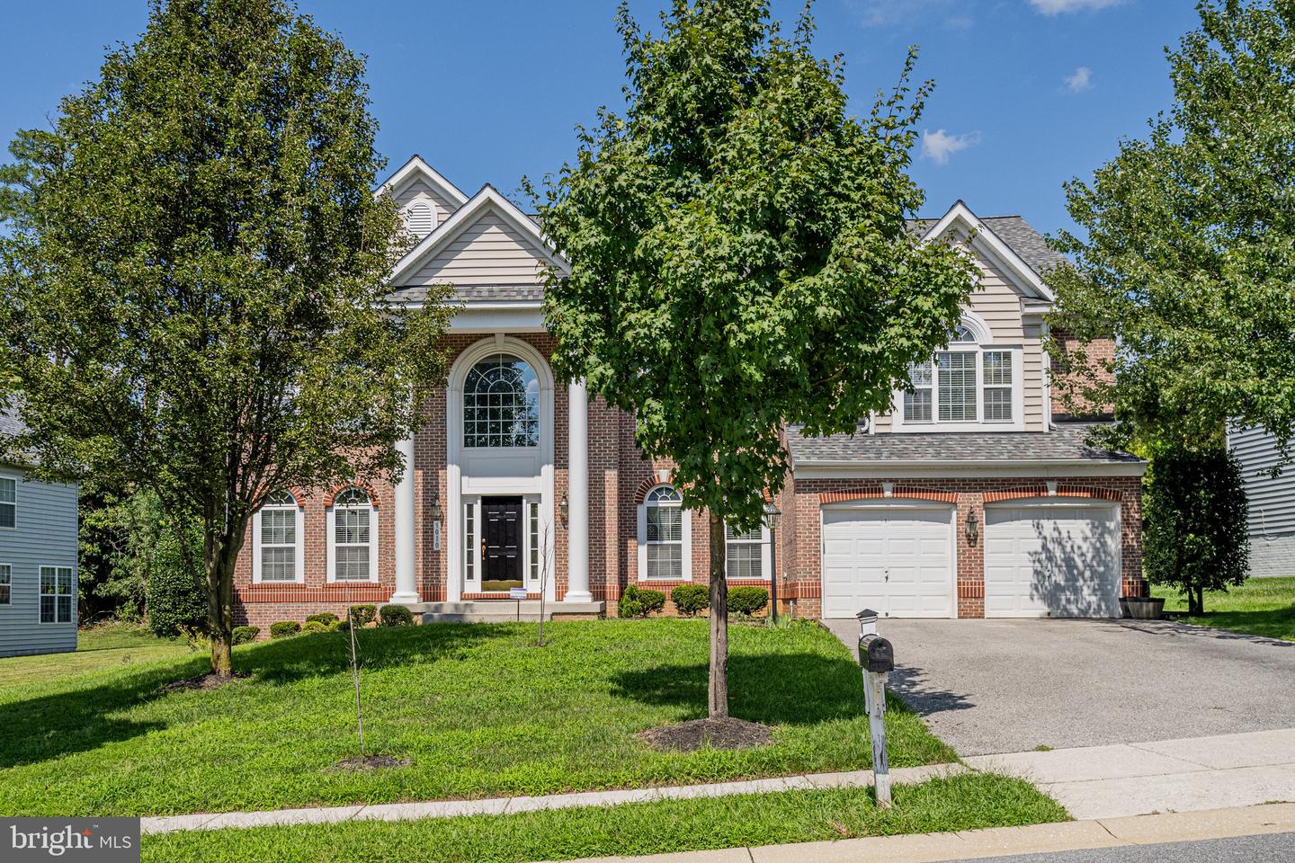 9010 Labrador Ln