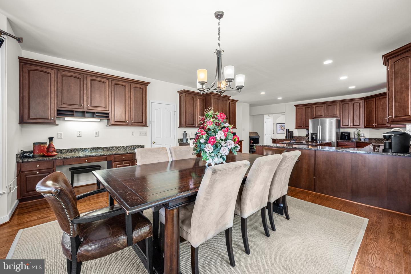 9010 Labrador Ln