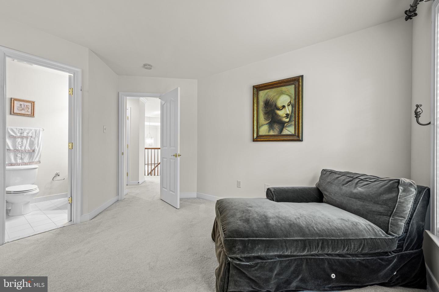 9010 Labrador Ln
