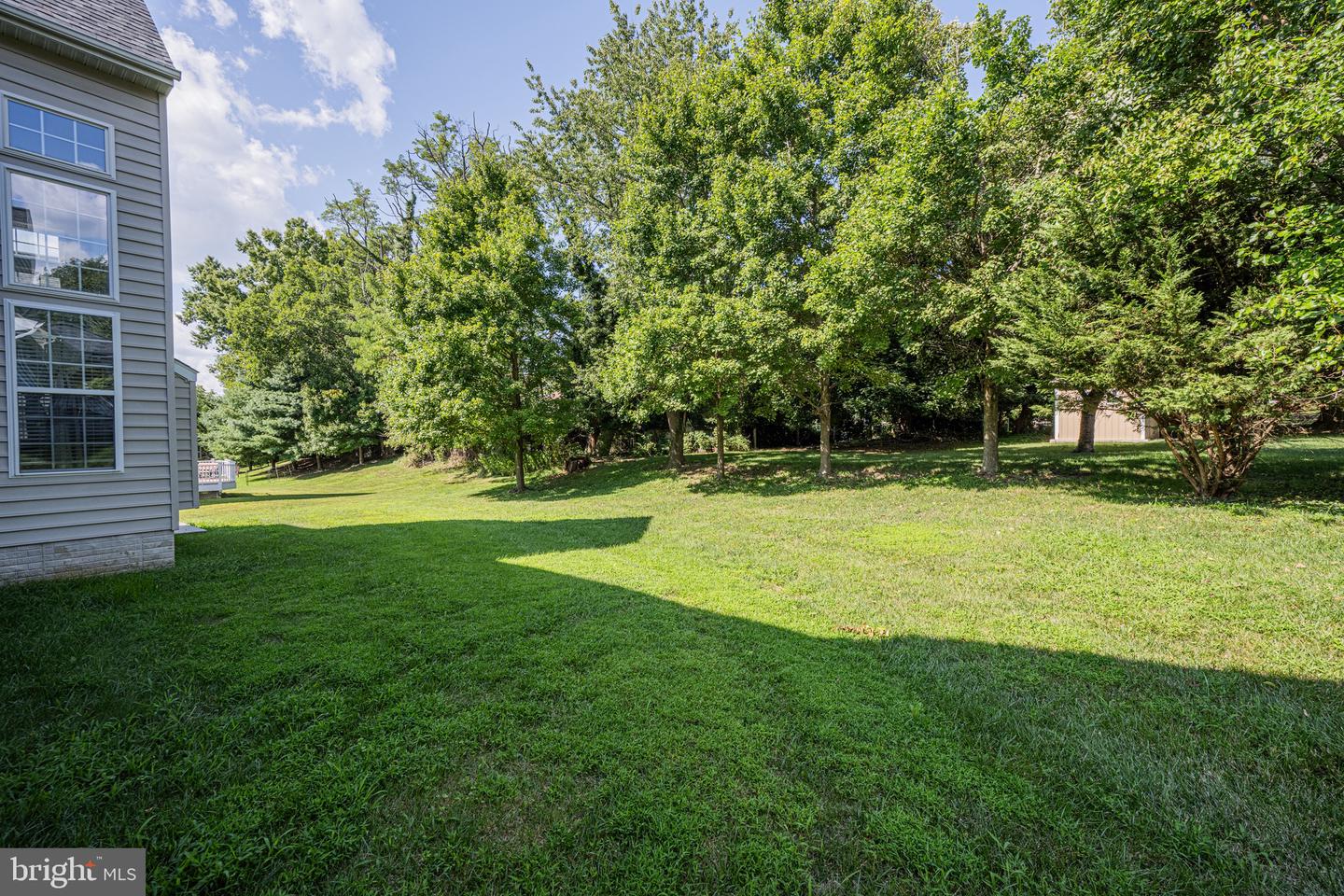 9010 Labrador Ln
