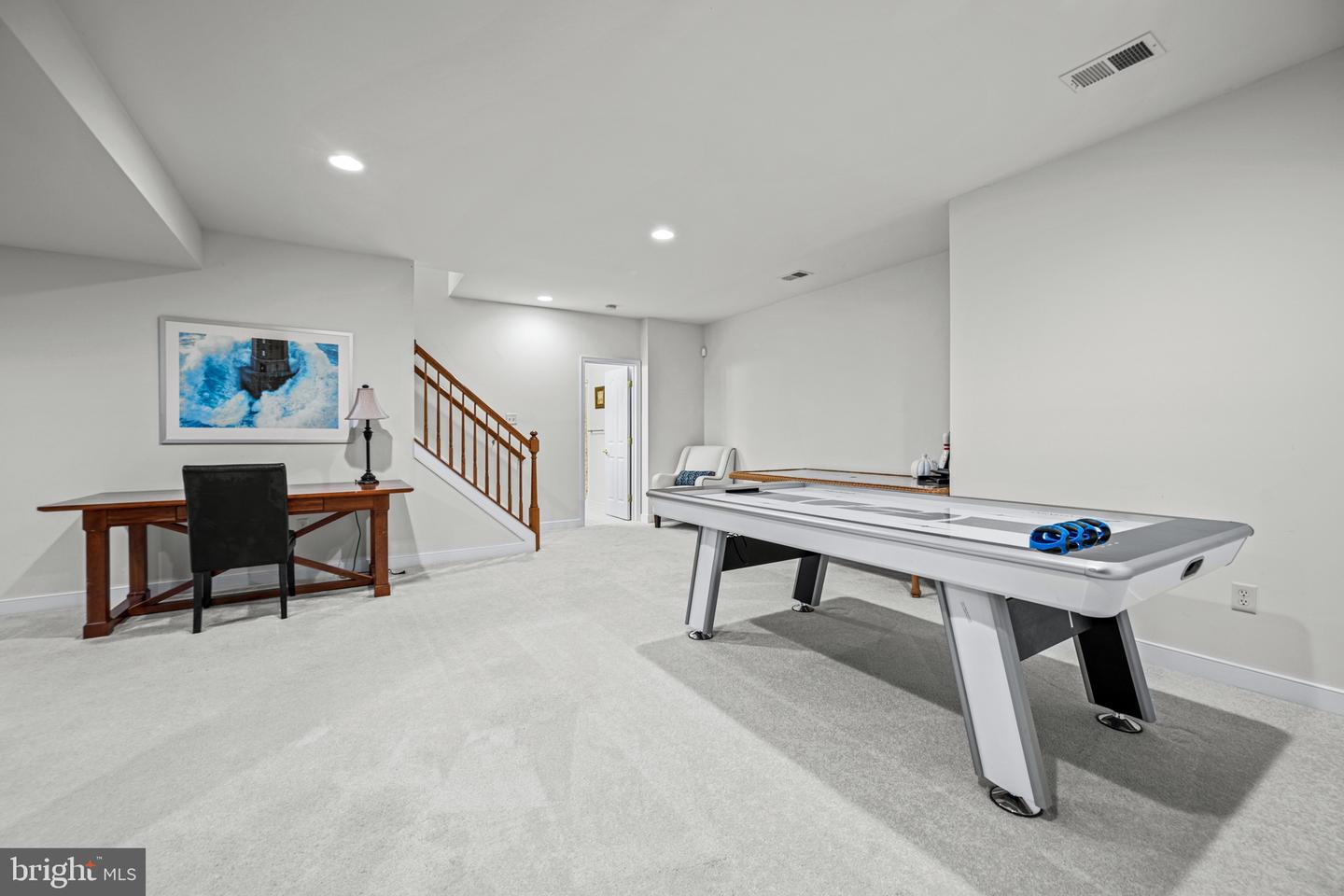 9010 Labrador Ln