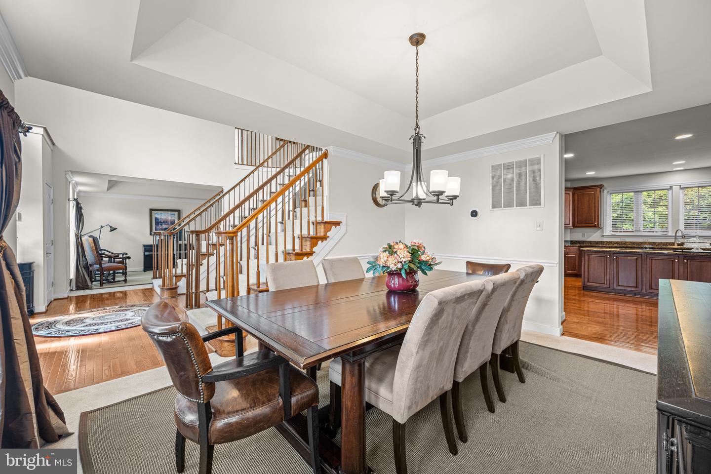 9010 Labrador Ln
