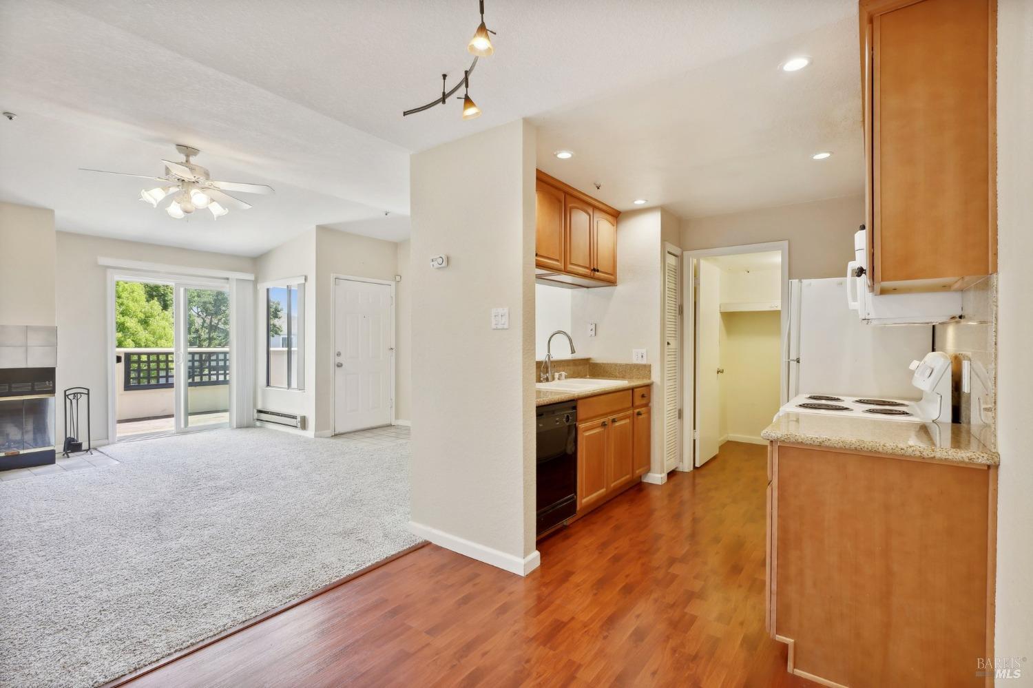 1201 Glen Cove Pkwy #713