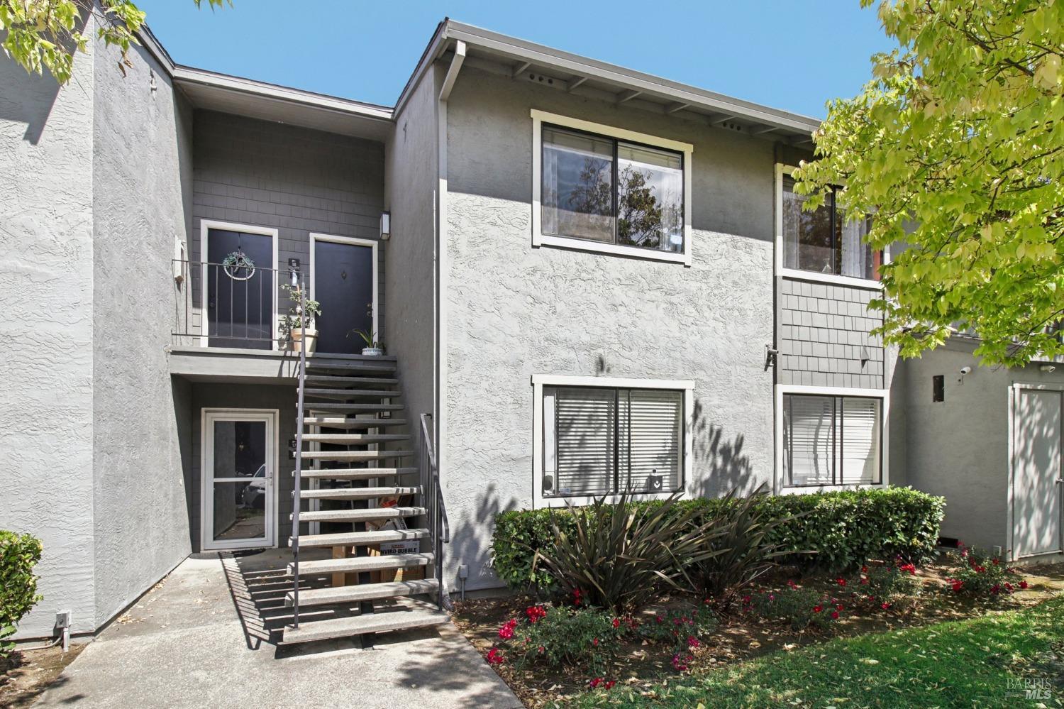 900 Cambridge Dr #18