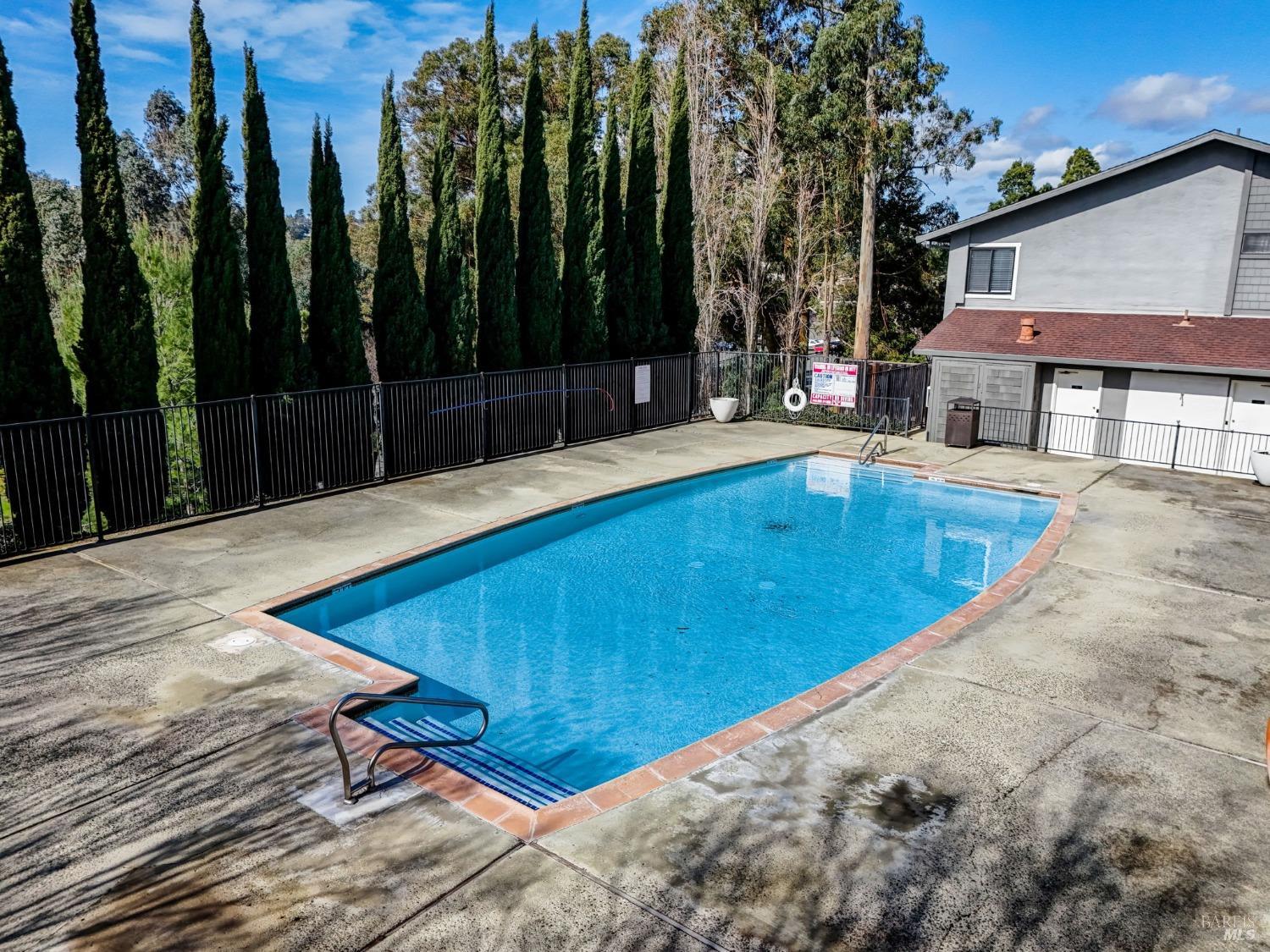 900 Cambridge Dr #18