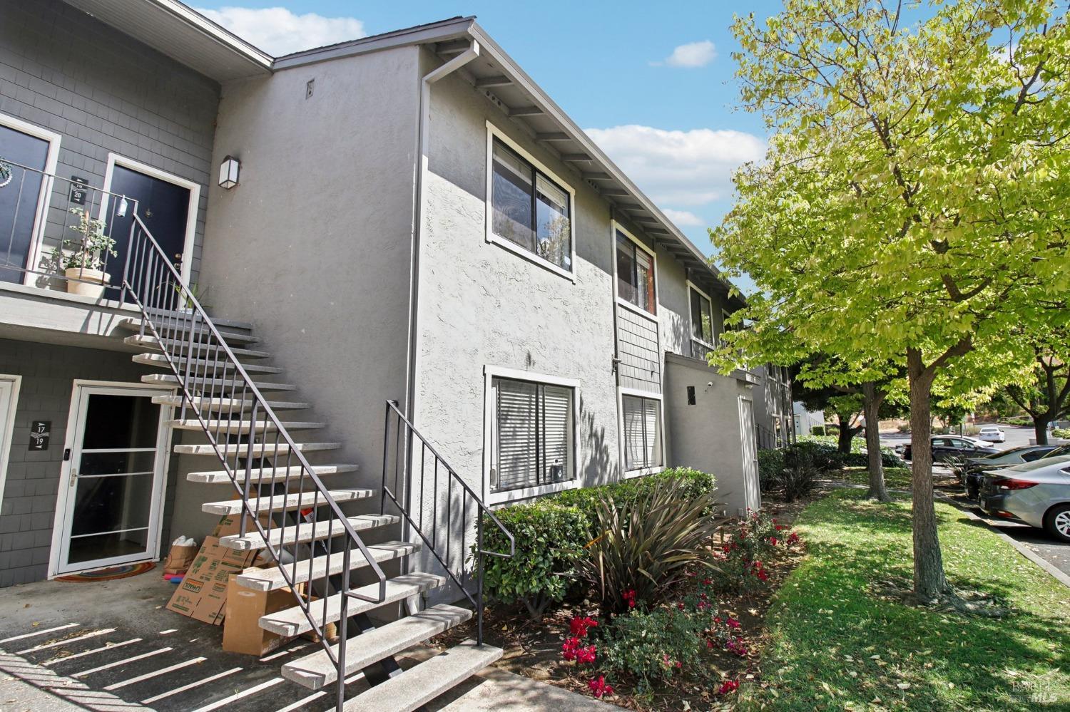 900 Cambridge Dr #18