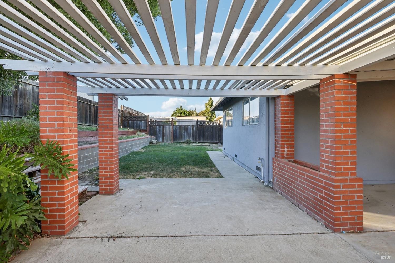 2964 N Francisco Way