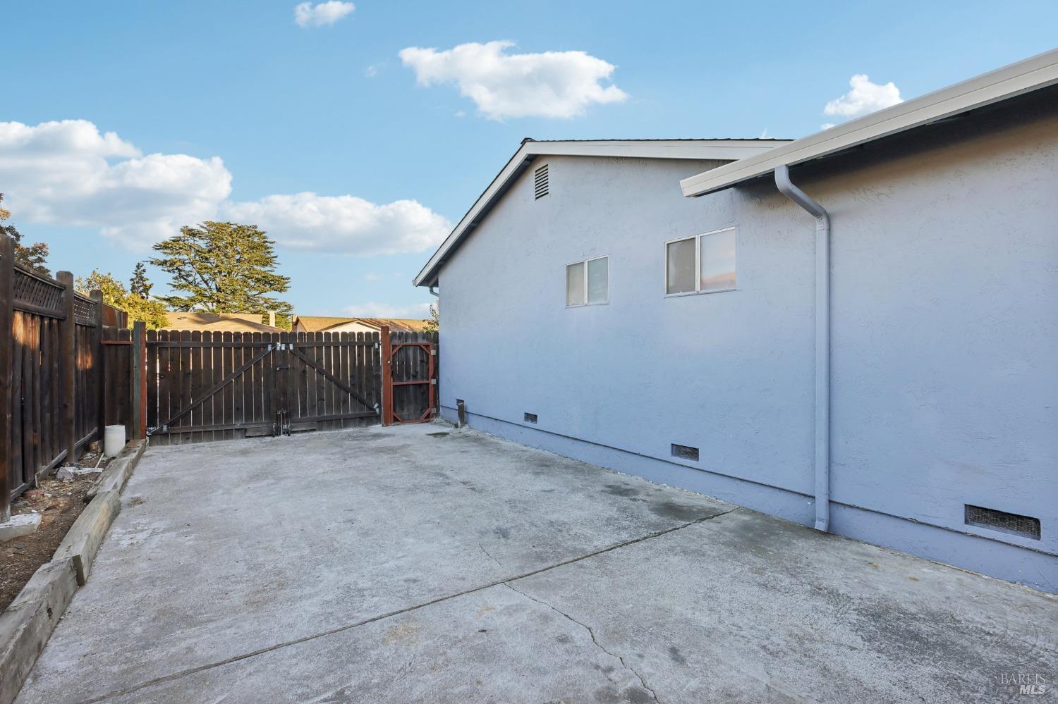 2964 N Francisco Way