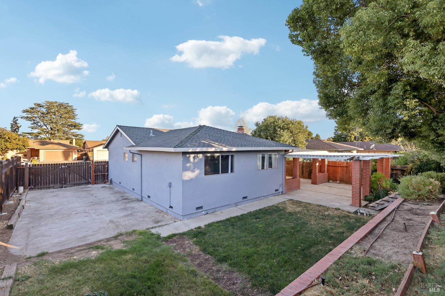 2964 N Francisco Way