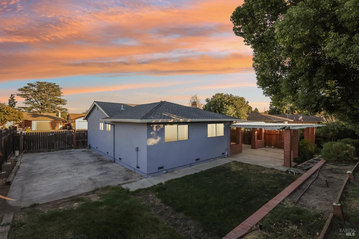 2964 N Francisco Way