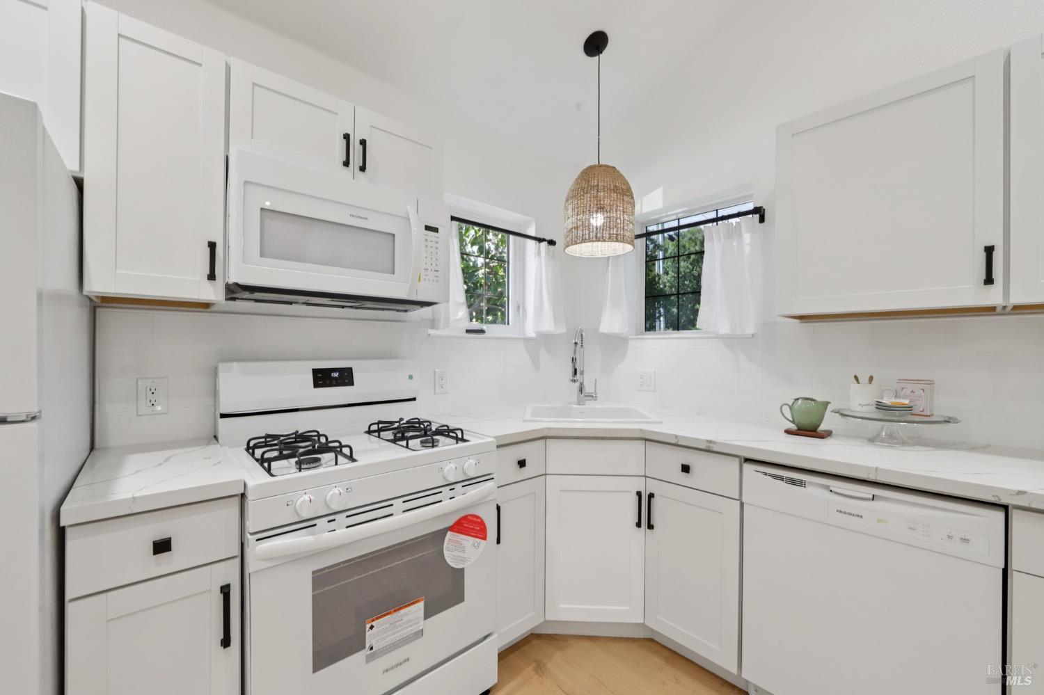 161-175 E D St