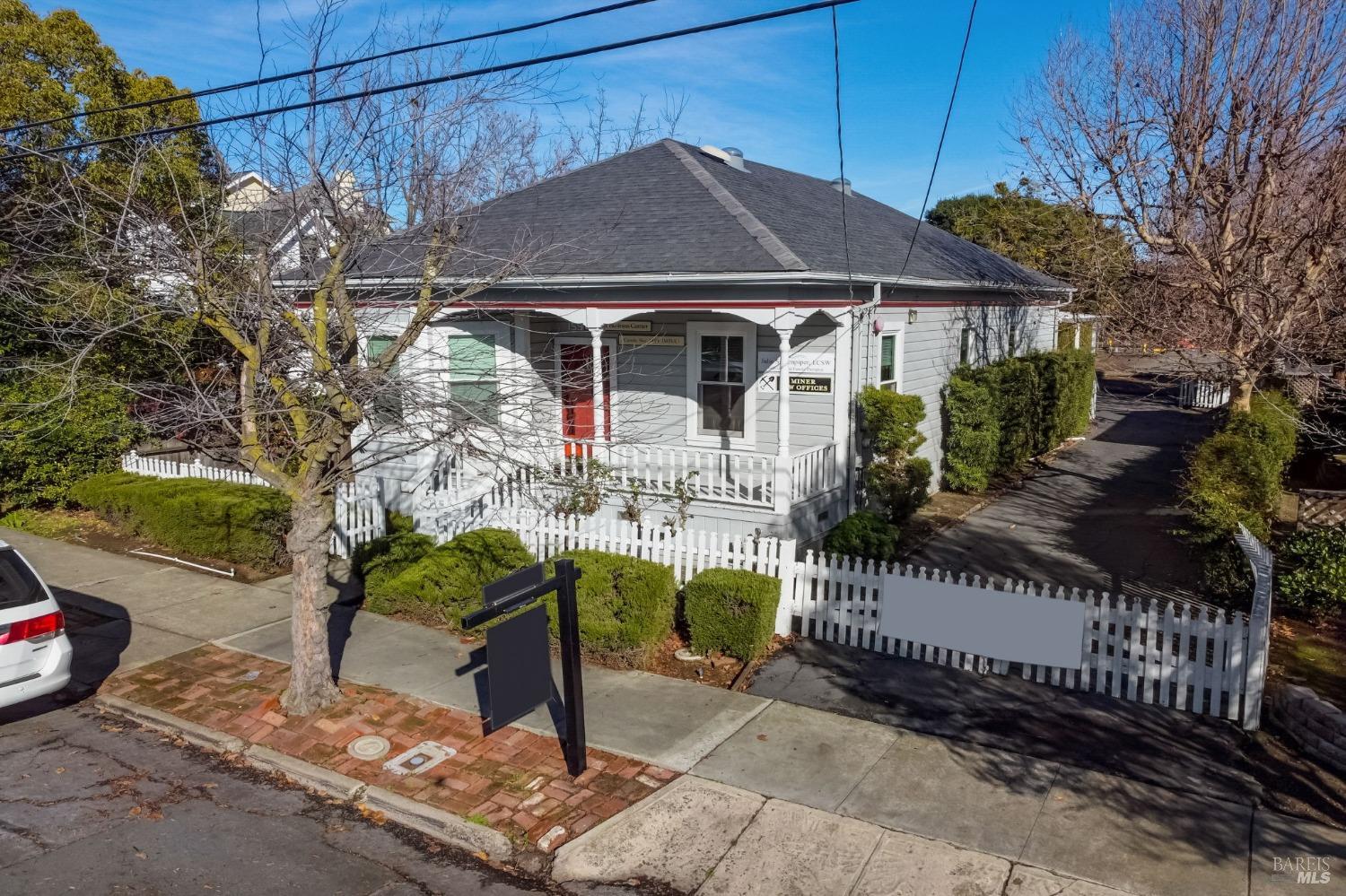 159 E D Street