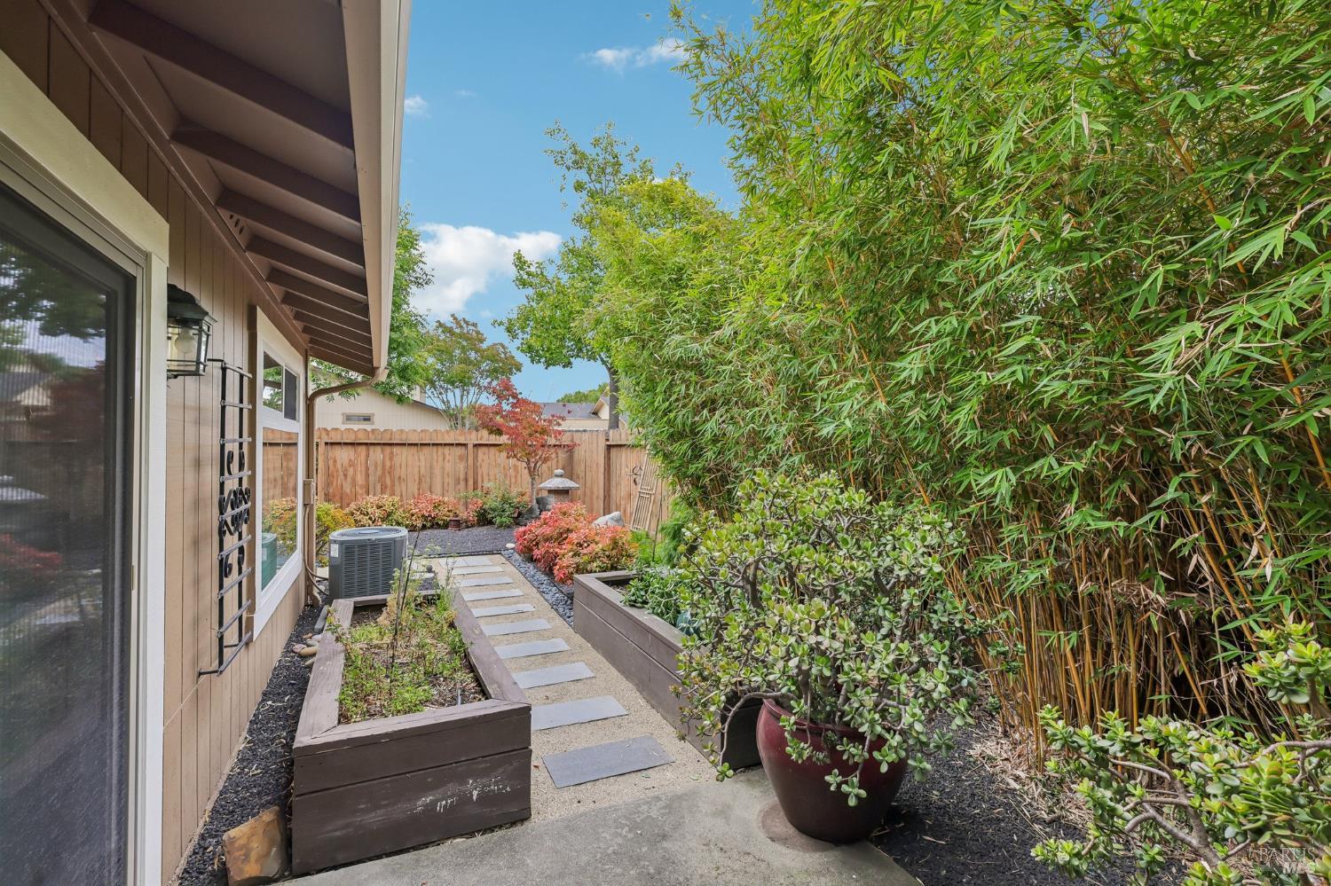 1140 Grove Circle