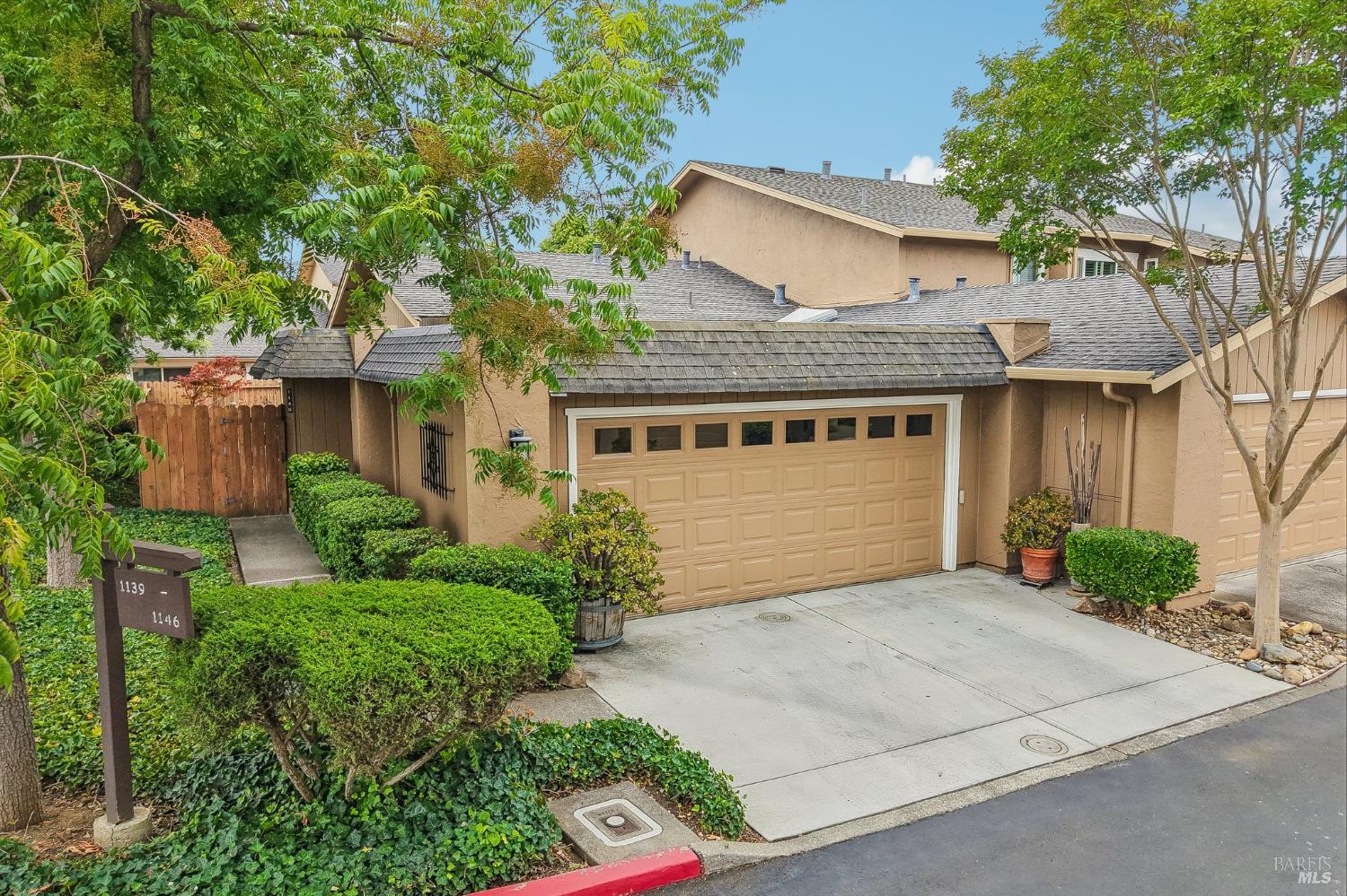 1140 Grove Circle