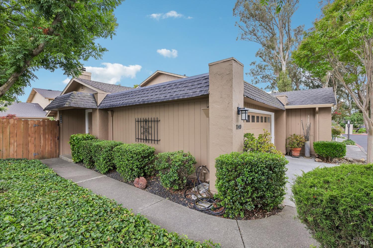 1140 Grove Circle
