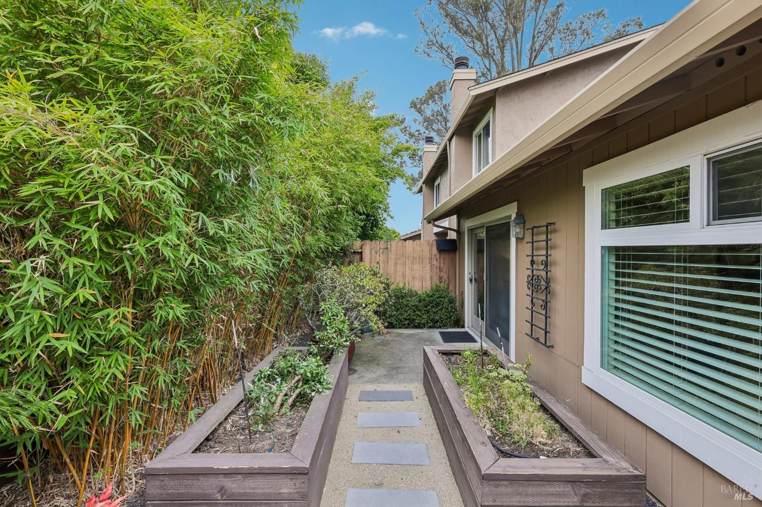 1140 Grove Circle