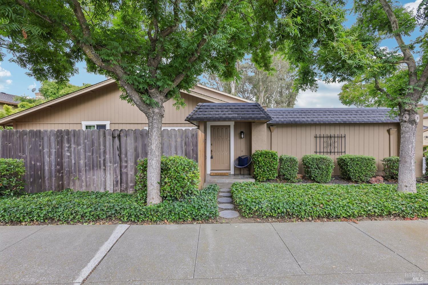 1140 Grove Circle
