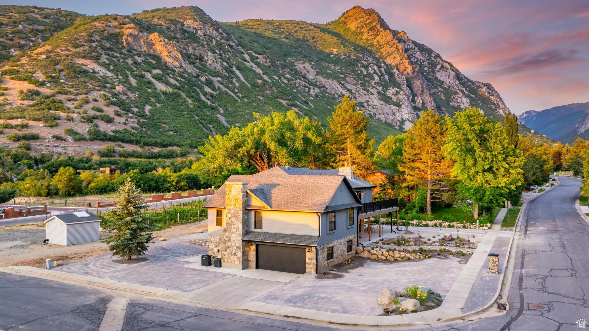 3787 E LITTLE COTTONWOOD LN