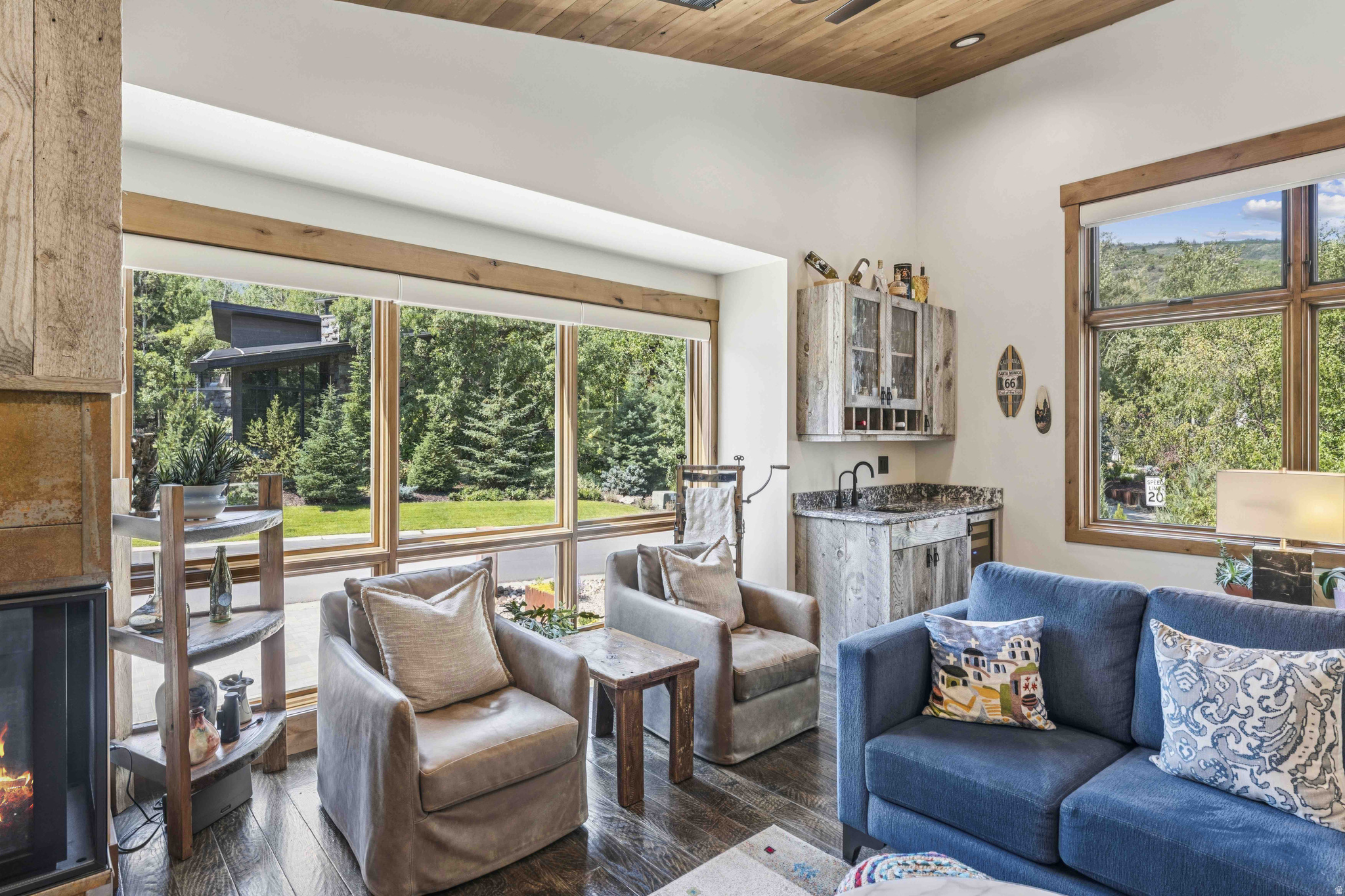 74 THAYNES CANYON DR