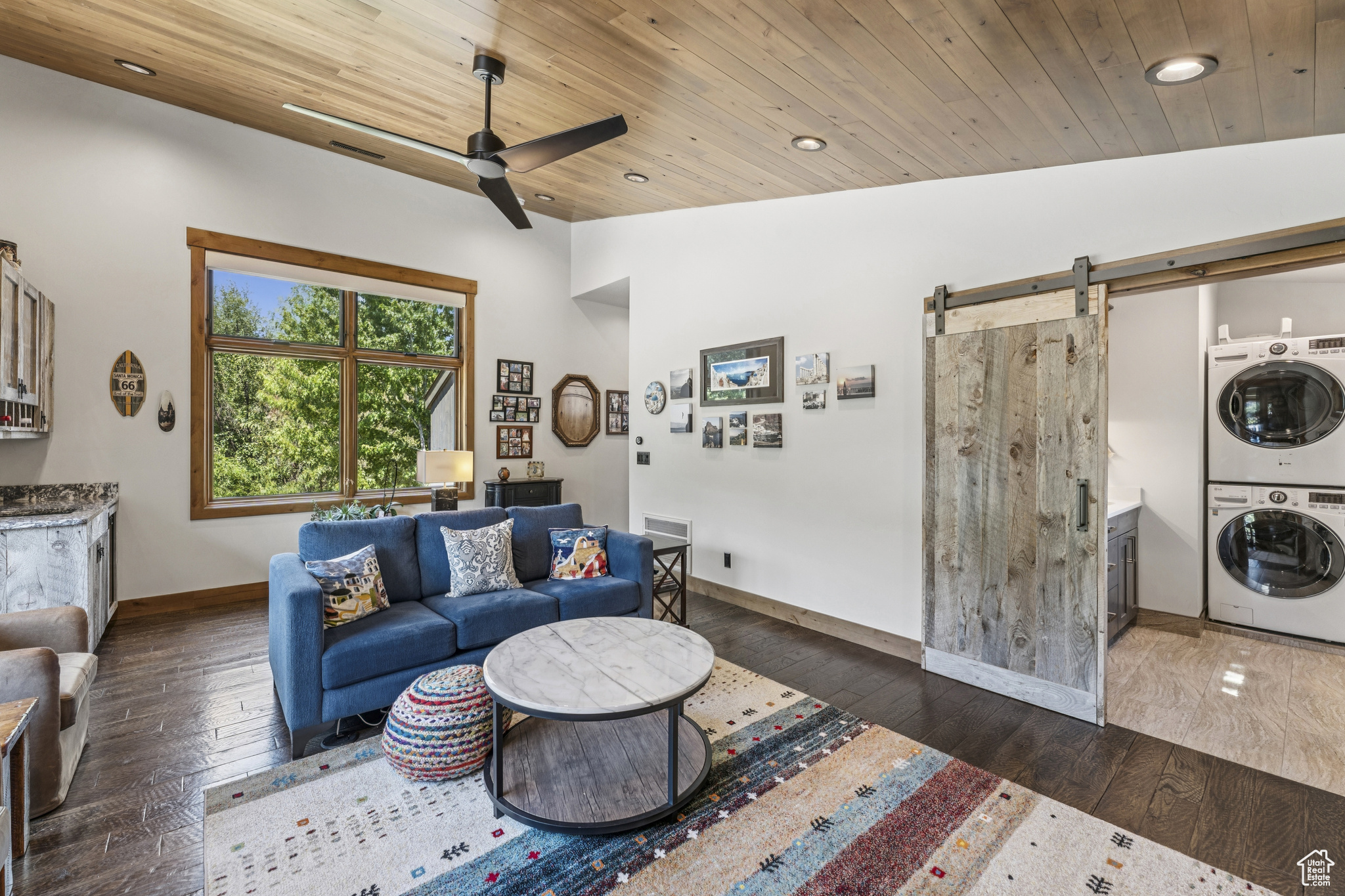 74 THAYNES CANYON DR