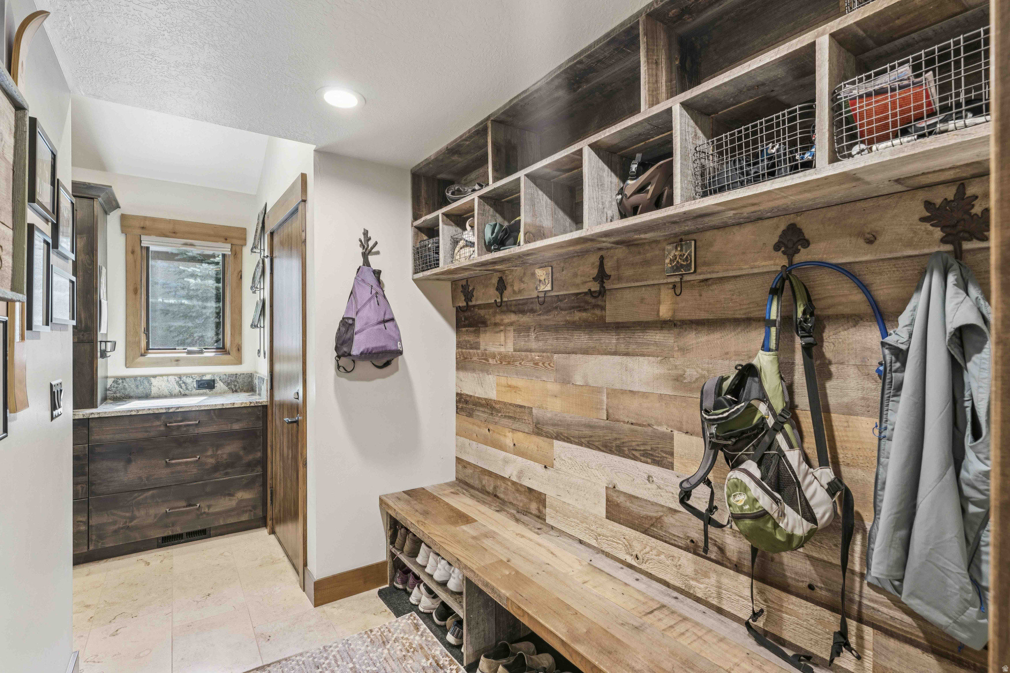 74 THAYNES CANYON DR