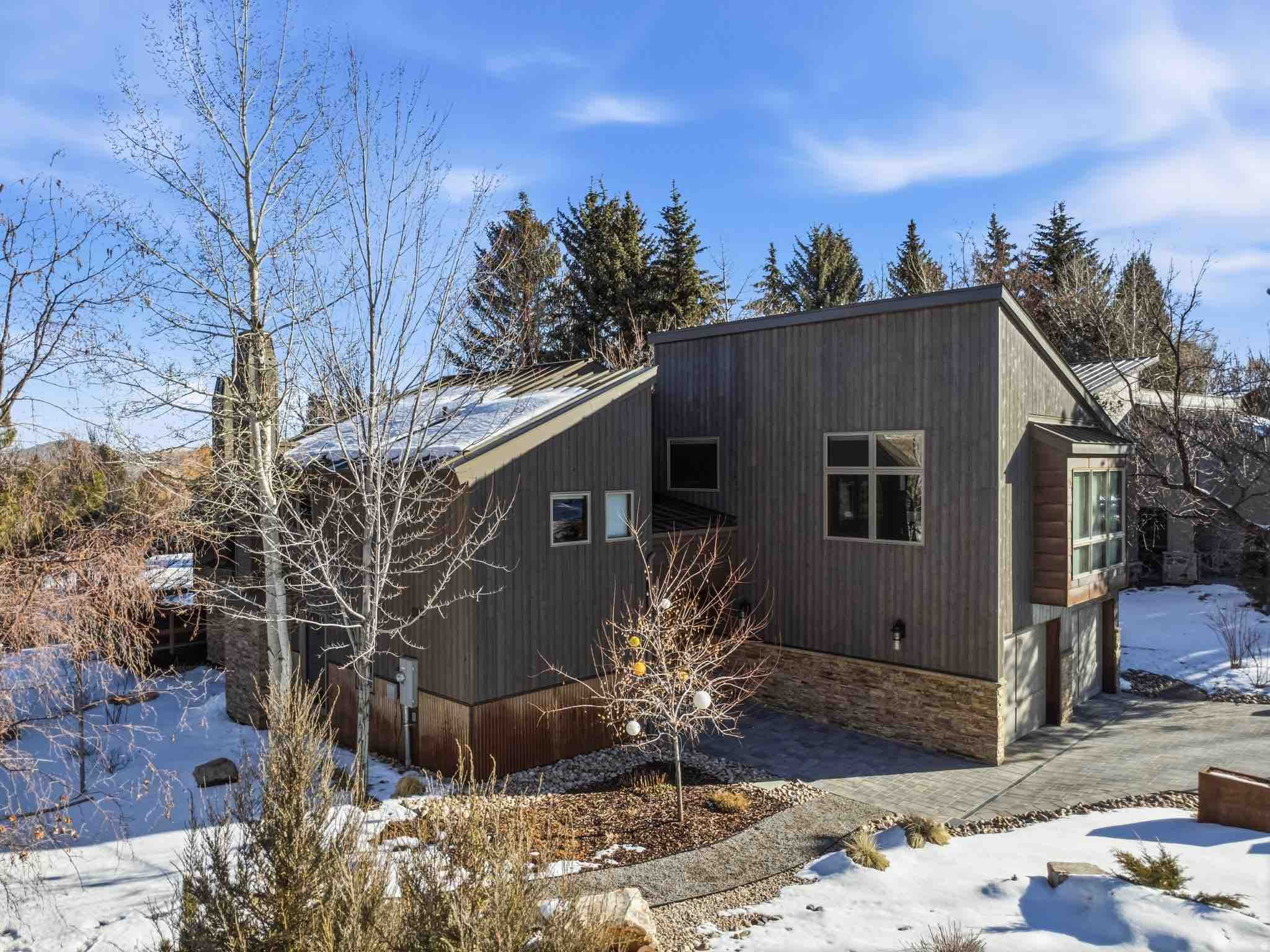 74 THAYNES CANYON DR