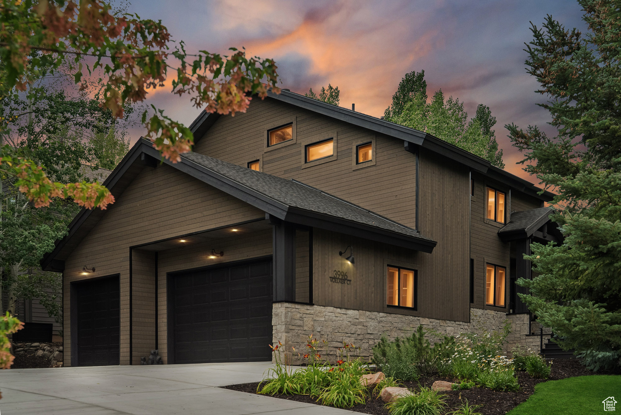 3996 VOELKER CT