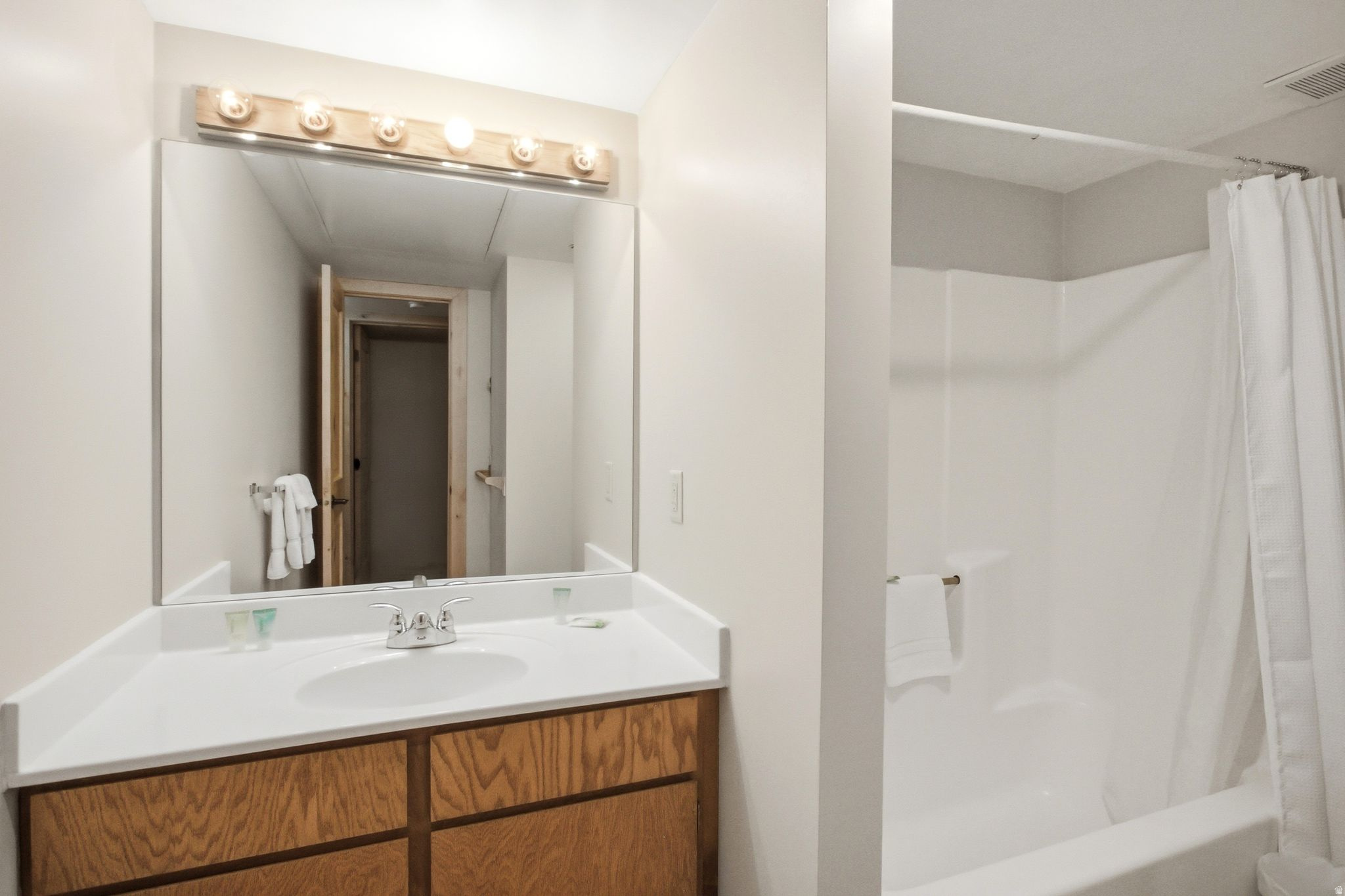 1525 PARK AVE #206