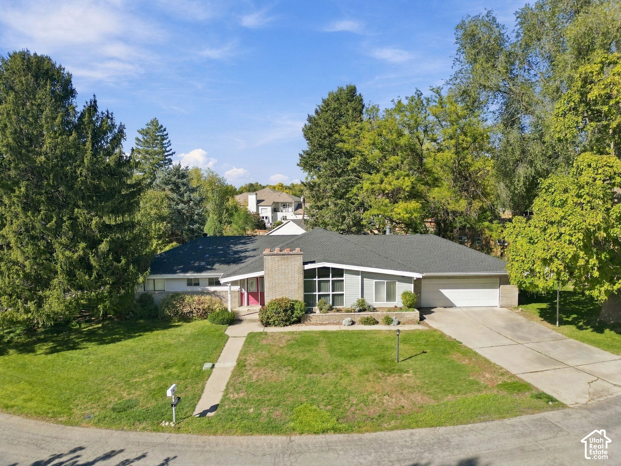 6058 S LINDEN WAY