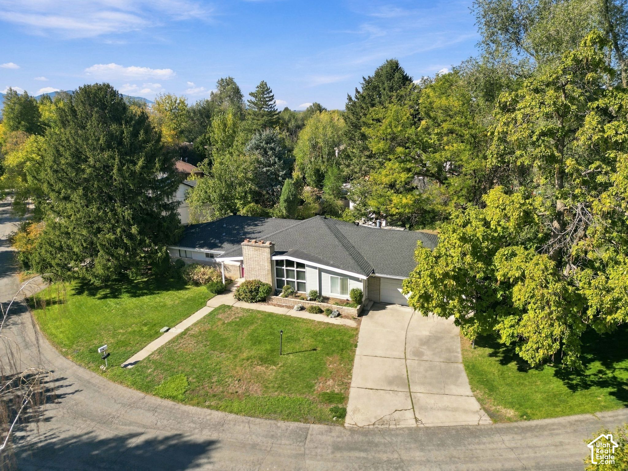 6058 S LINDEN WAY