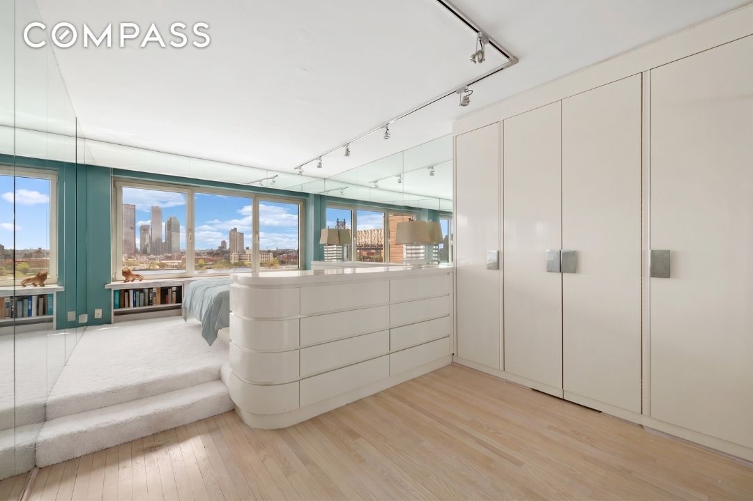 25 Sutton Place S 11M