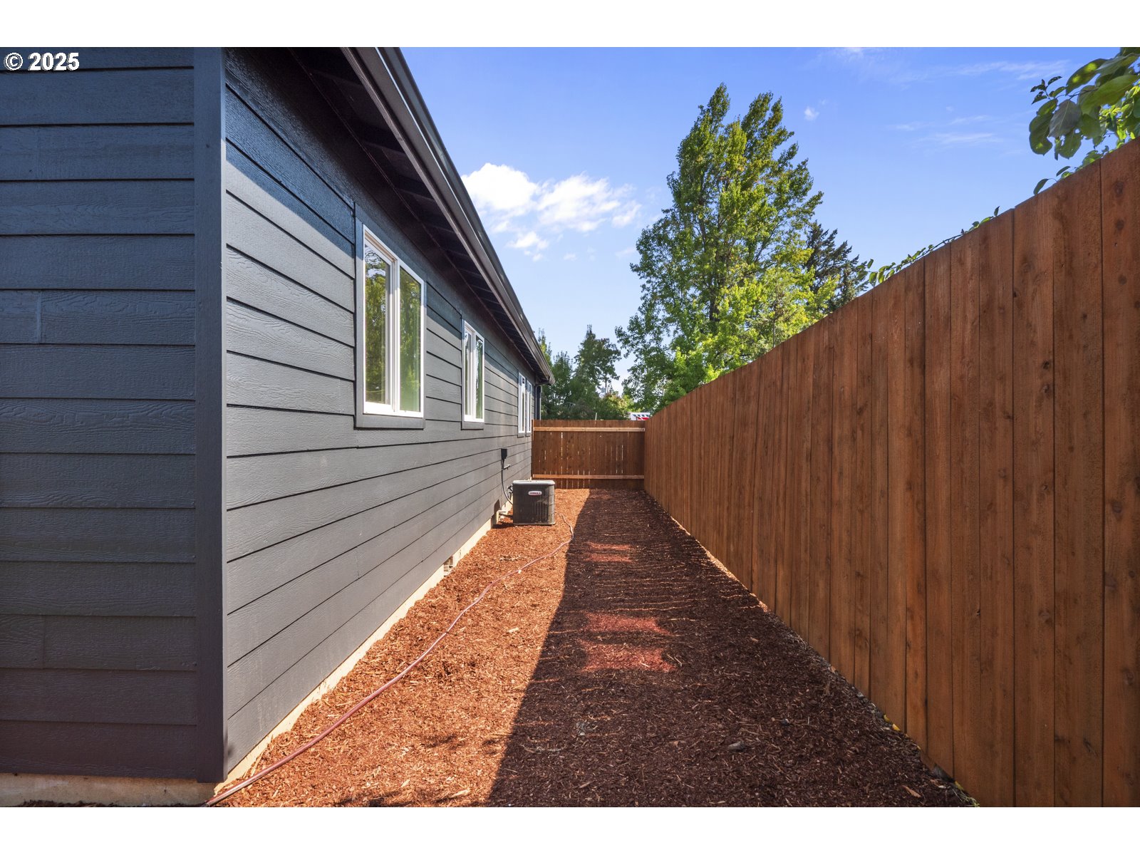 1251 SW OREGON AVE
