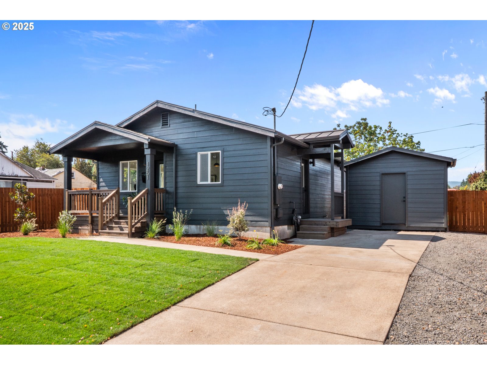 1251 SW OREGON AVE