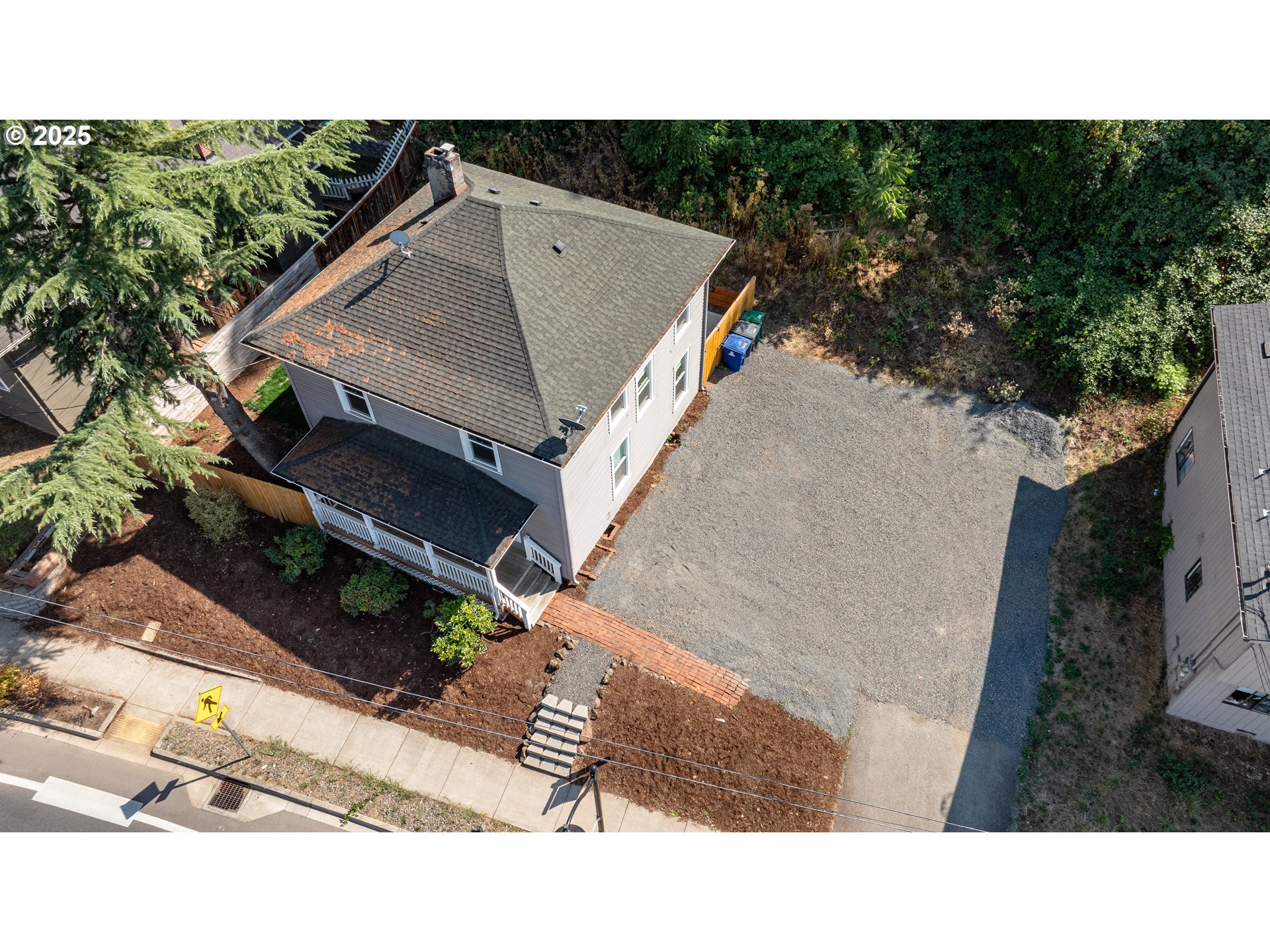 601 MCCLAINE ST