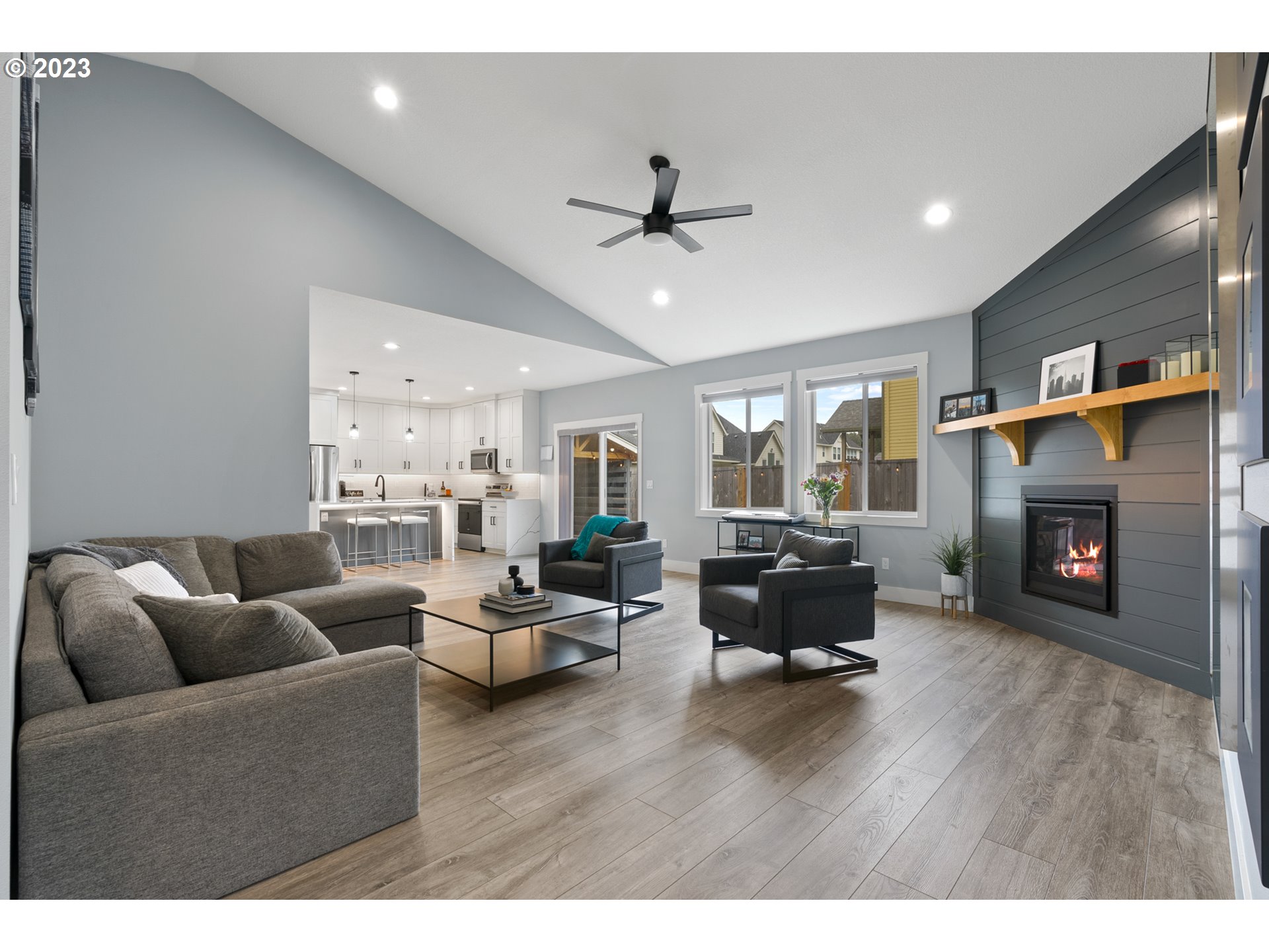 819 RILEY DR