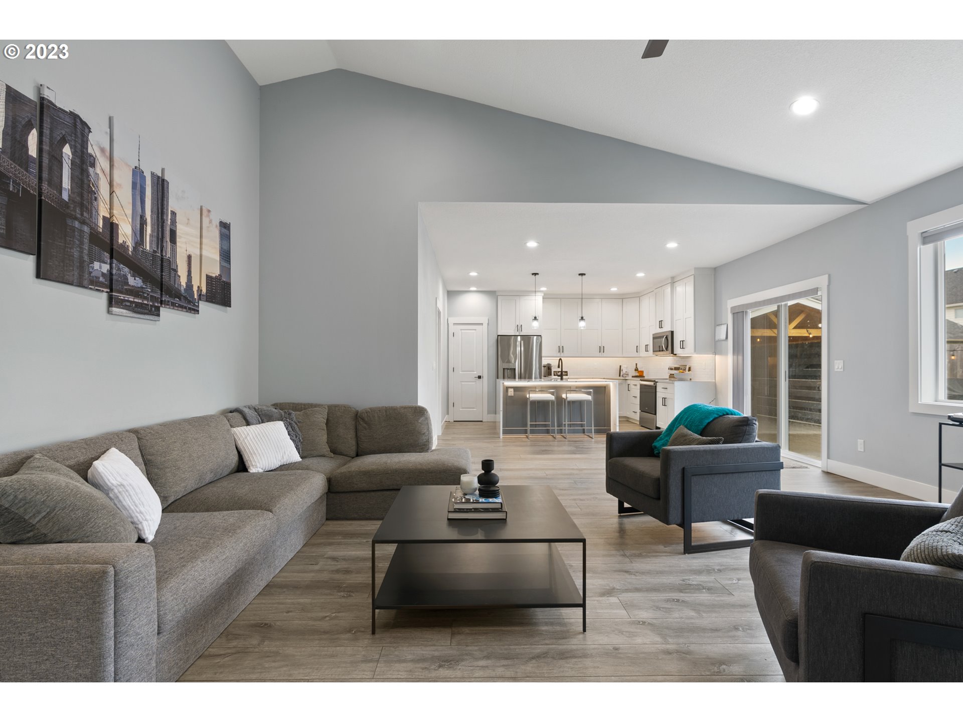 819 RILEY DR