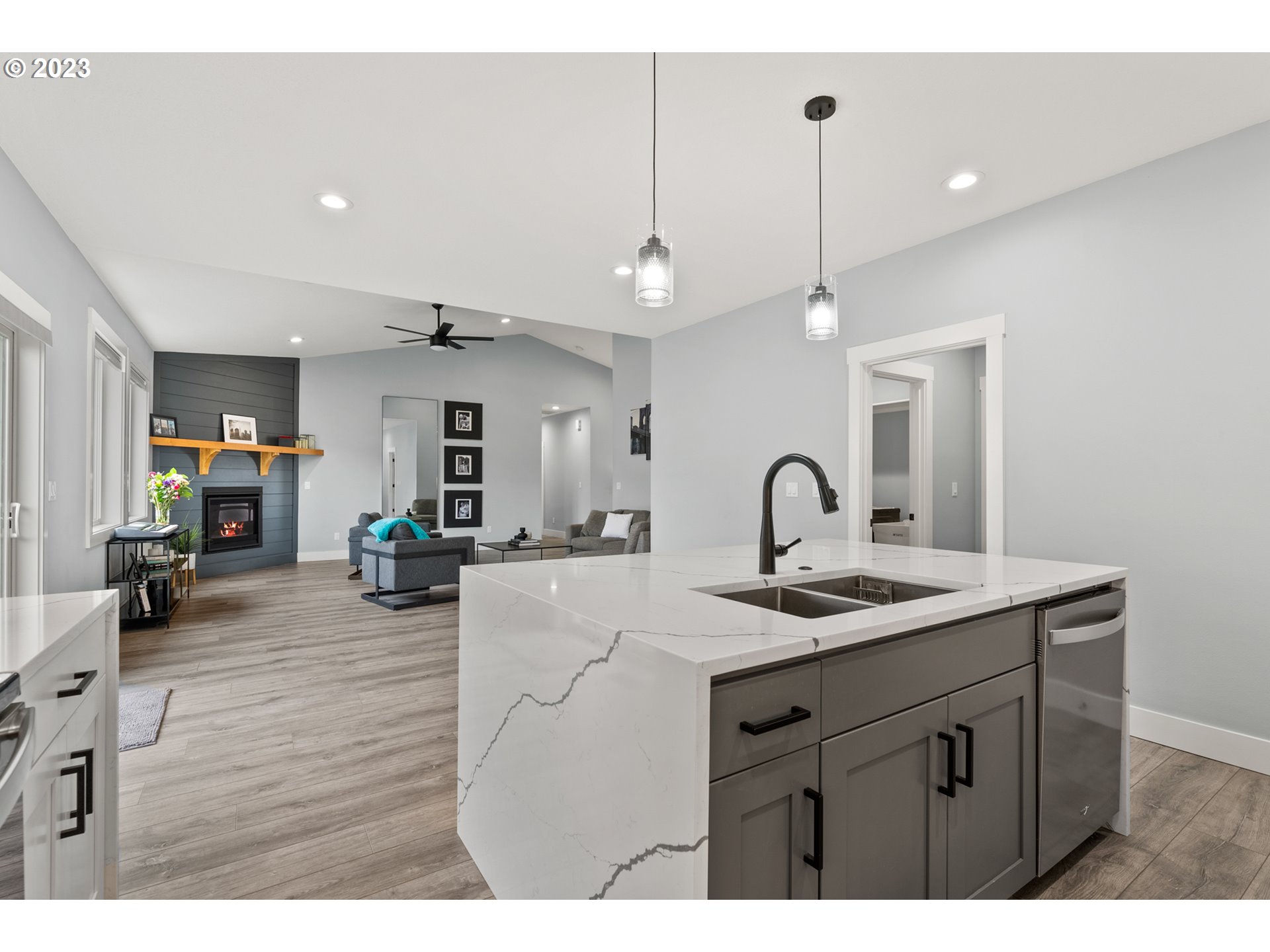 819 RILEY DR