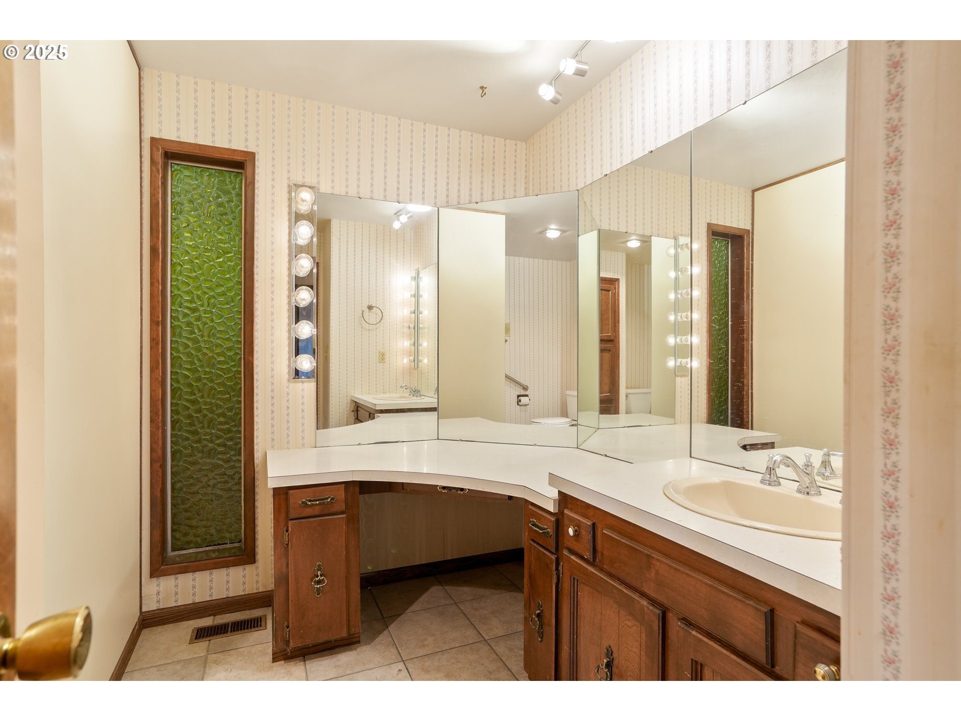 7885 NW RIDGEWOOD DR