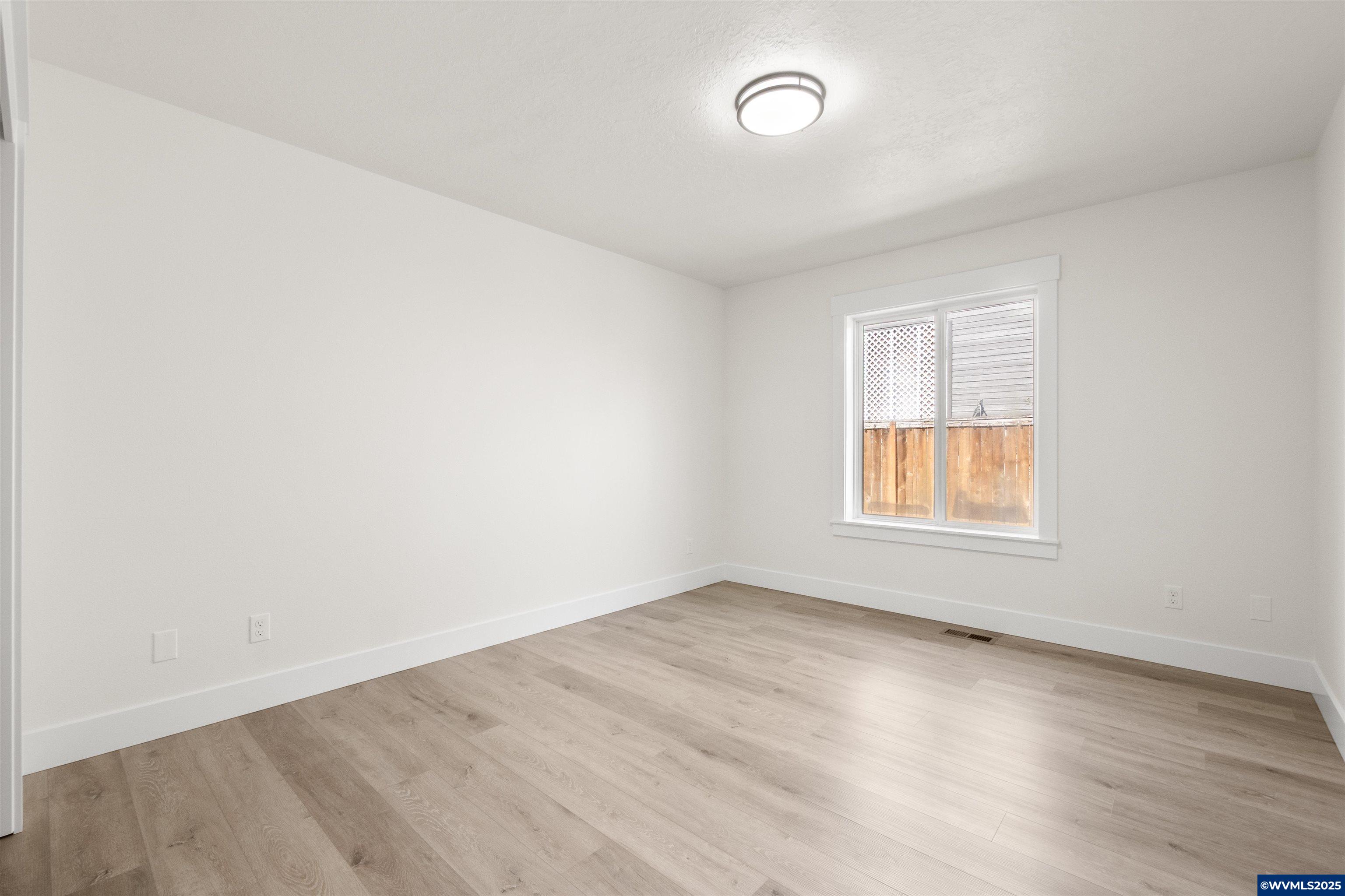14902 Smith Rock Av