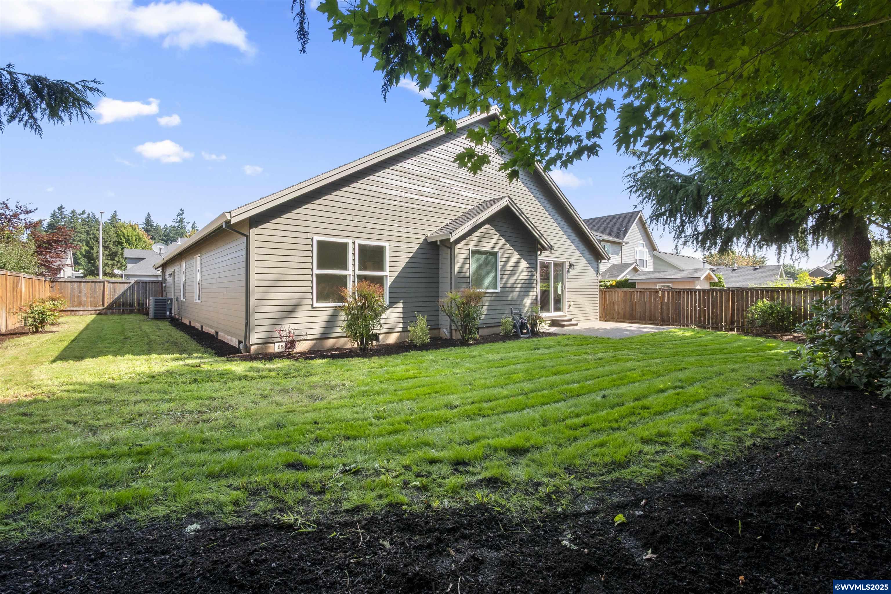 14902 Smith Rock Av