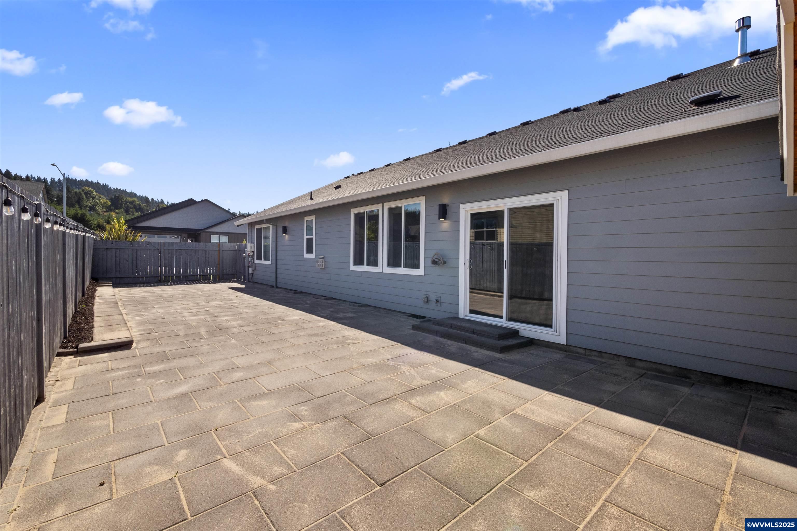 819 Riley Dr
