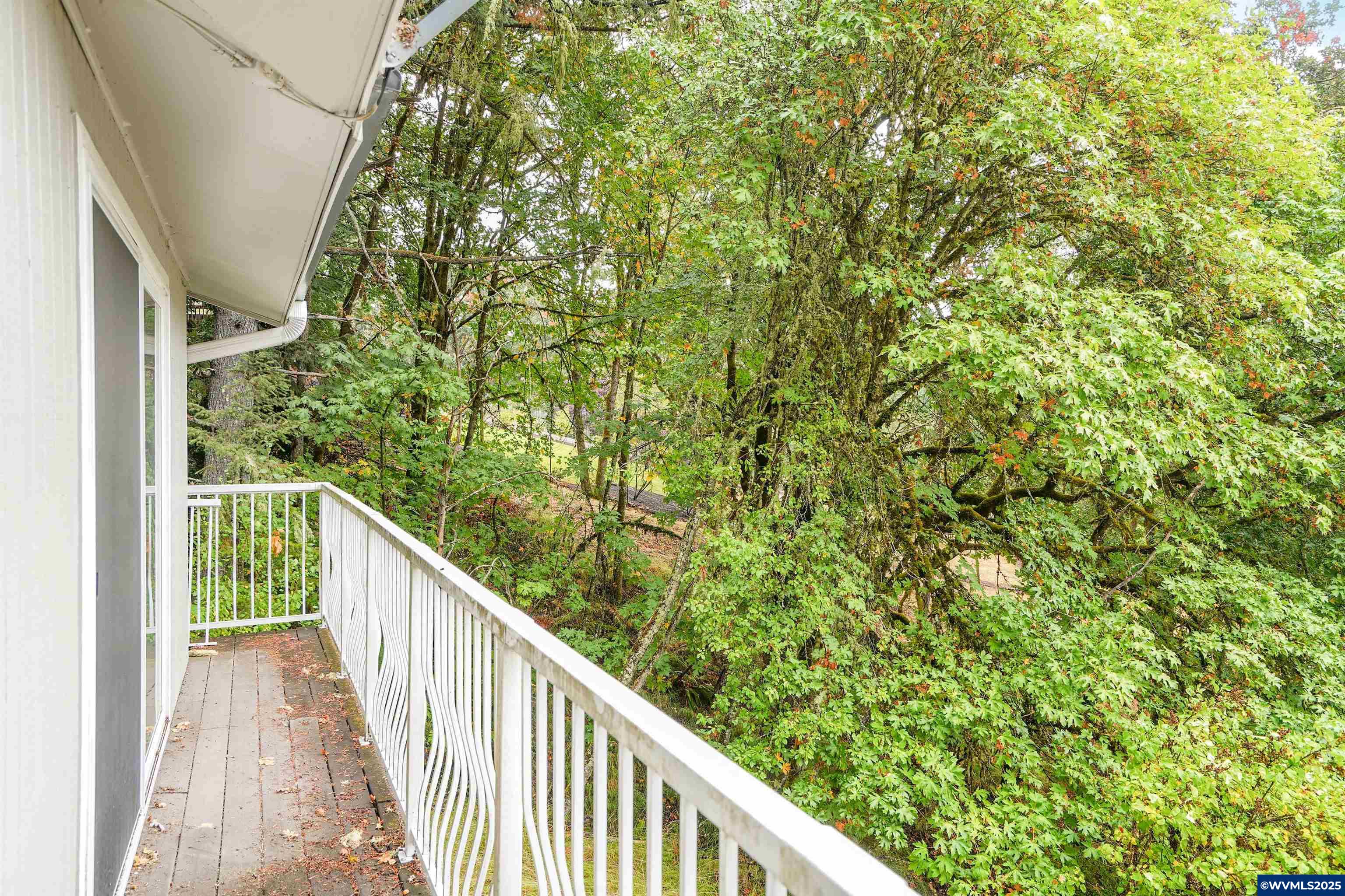 7885 NW Ridgewood Dr