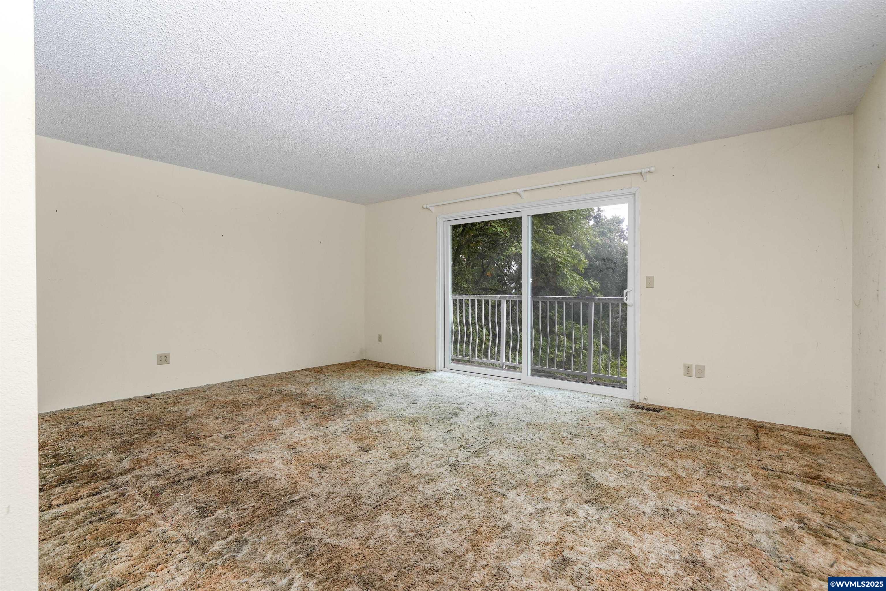 7885 NW Ridgewood Dr