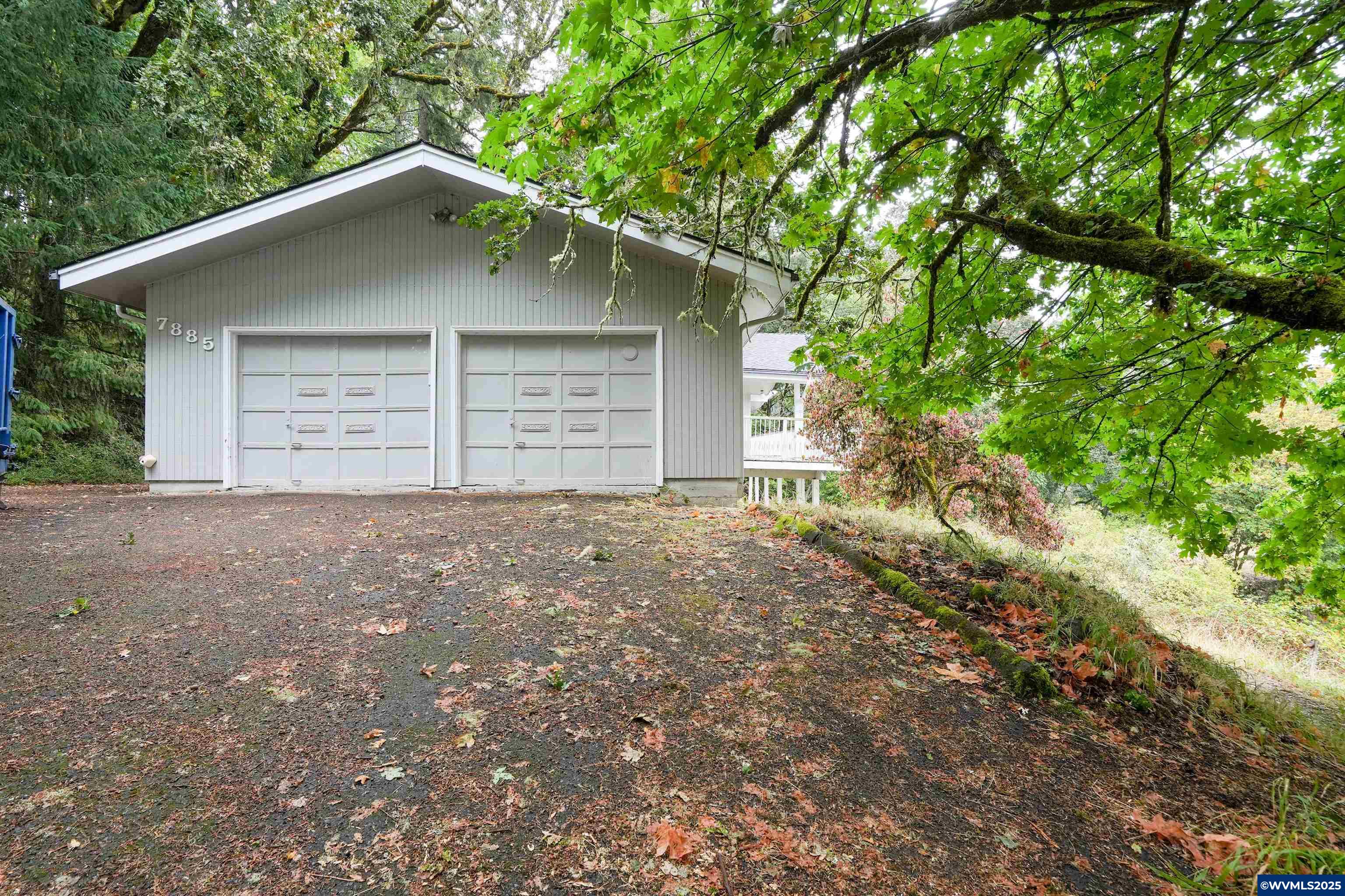 7885 NW Ridgewood Dr